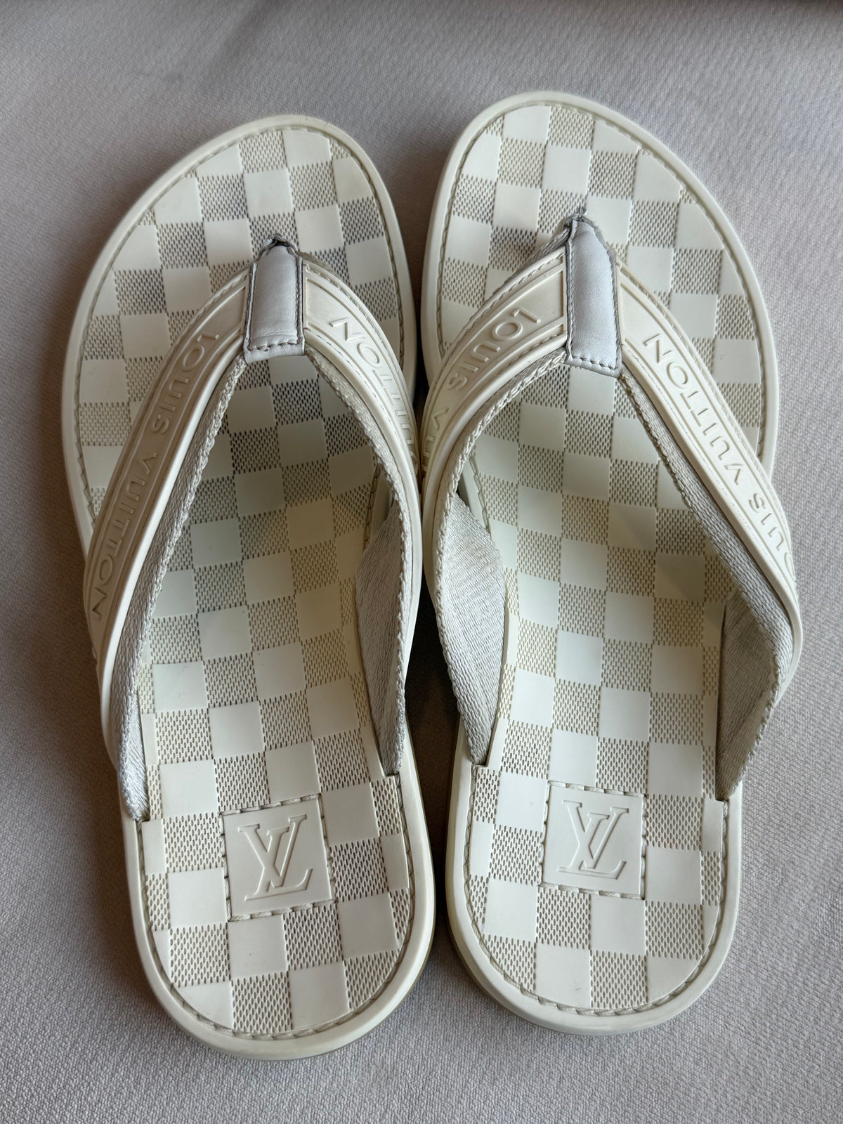Louis Vuitton Damier Azur Cream Logo Thong Flip-Flop Sandals Men’s 5 / Women’s 7