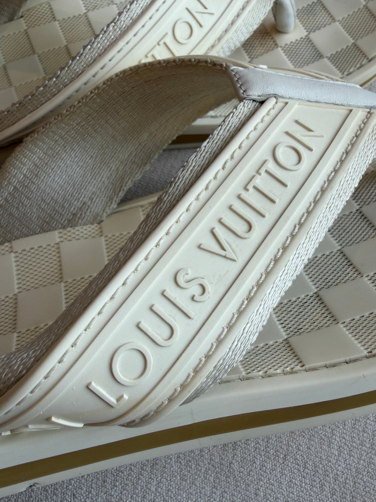 Louis Vuitton Damier Azur Cream Logo Thong Flip-Flop Sandals Men’s 5 / Women’s 7