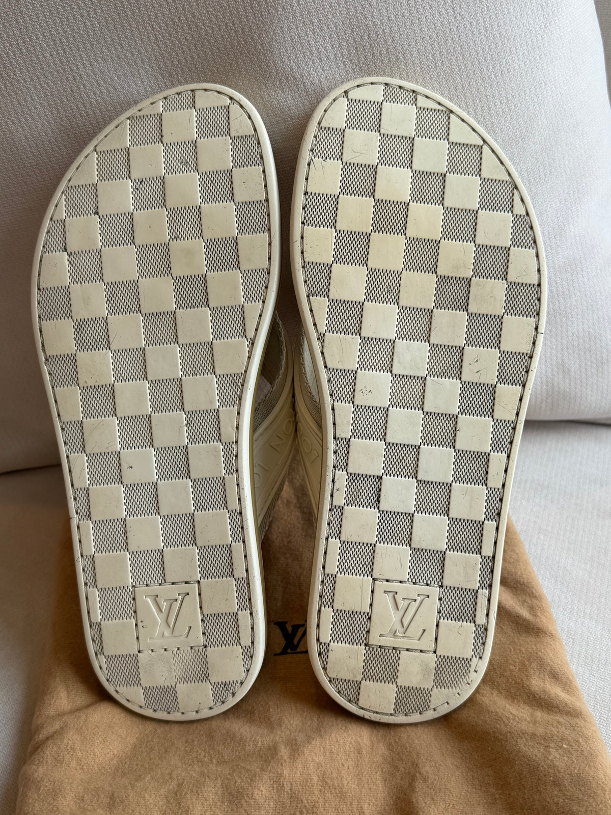 Louis Vuitton Damier Azur Cream Logo Thong Flip-Flop Sandals Men’s 5 / Women’s 7