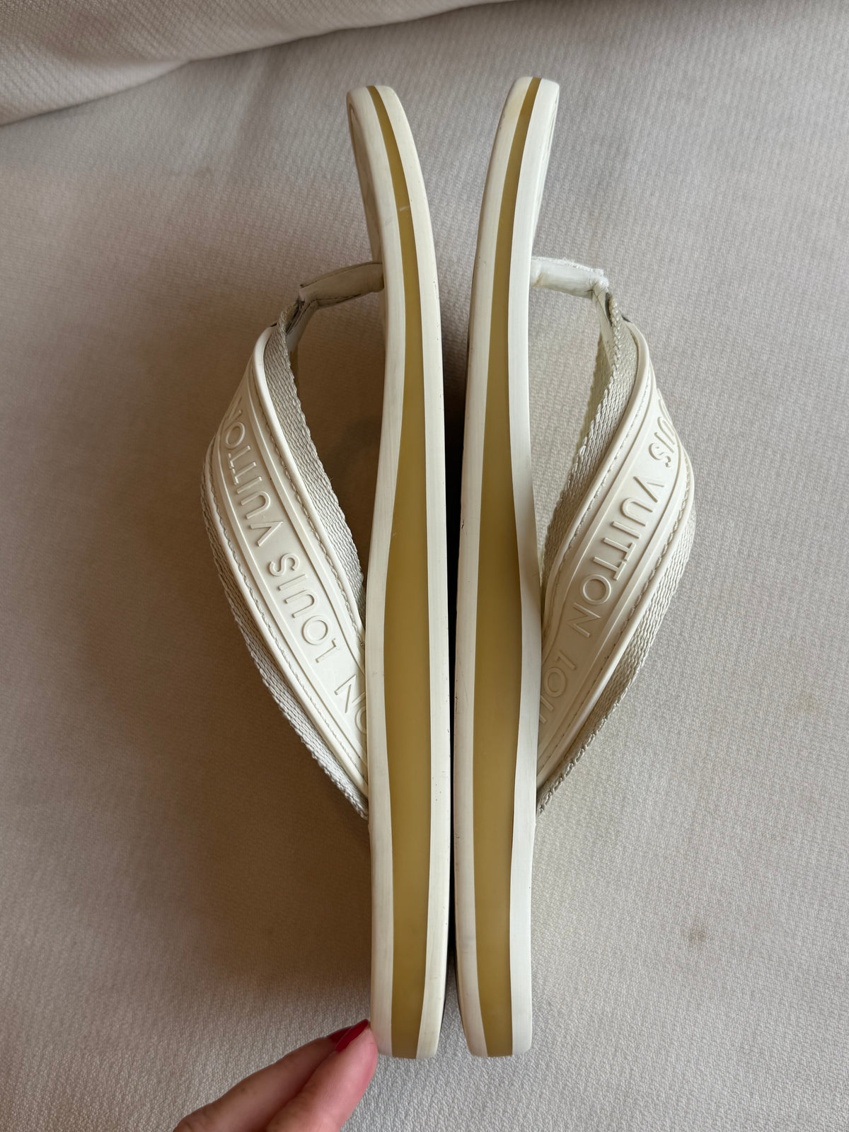 Louis Vuitton Damier Azur Cream Logo Thong Flip-Flop Sandals Men’s 5 / Women’s 7
