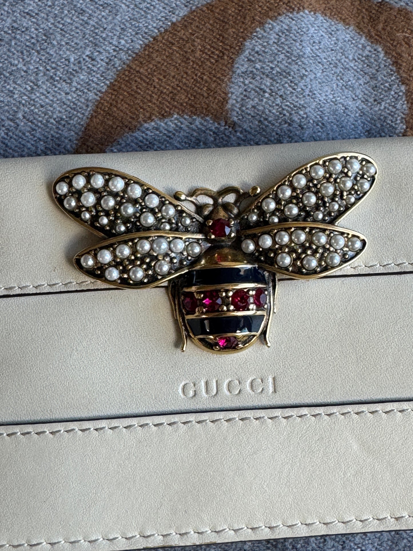 GUCCI Queen Margaret Cream Bifold Snap Wallet