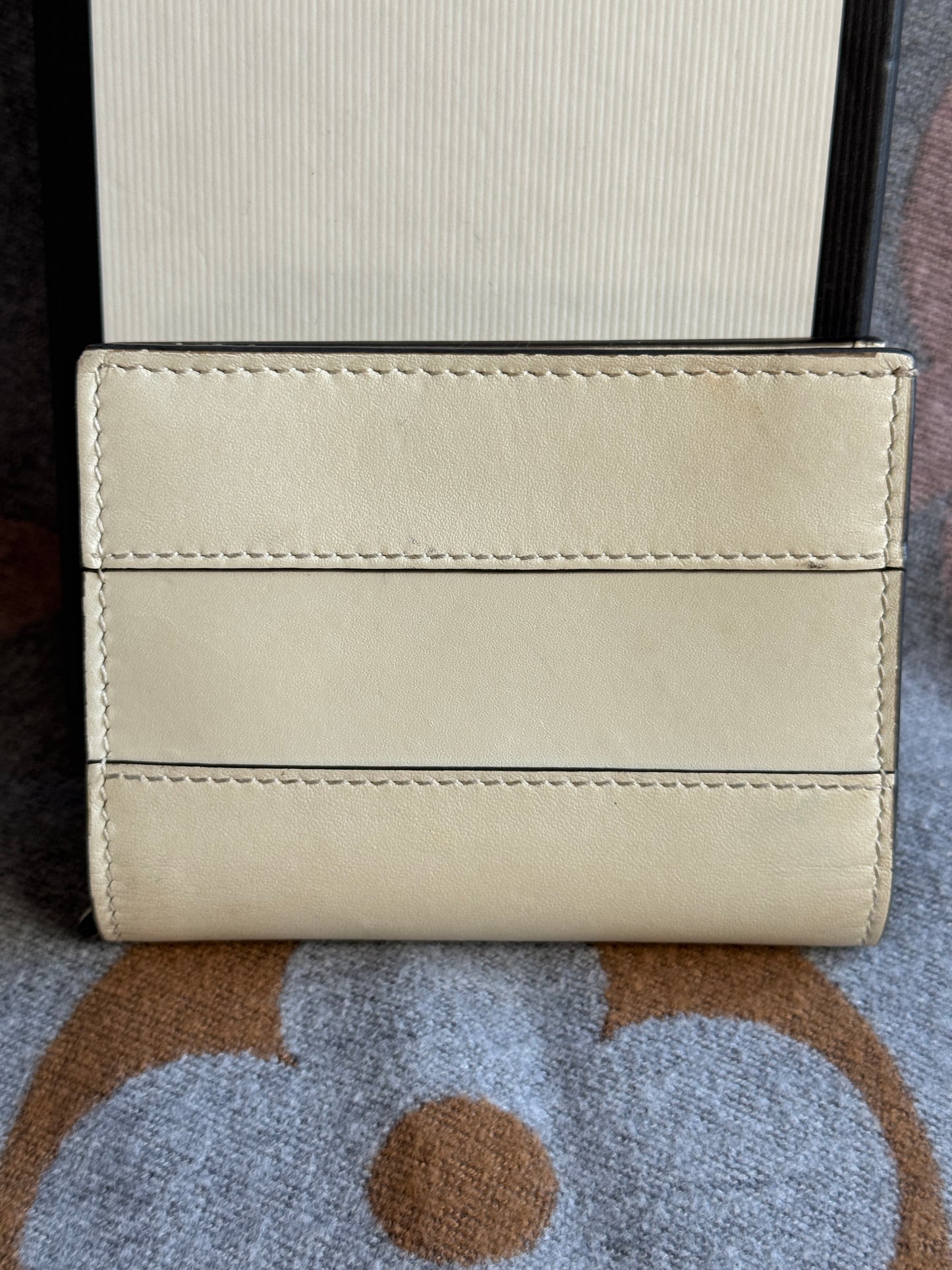 GUCCI Queen Margaret Cream Bifold Snap Wallet