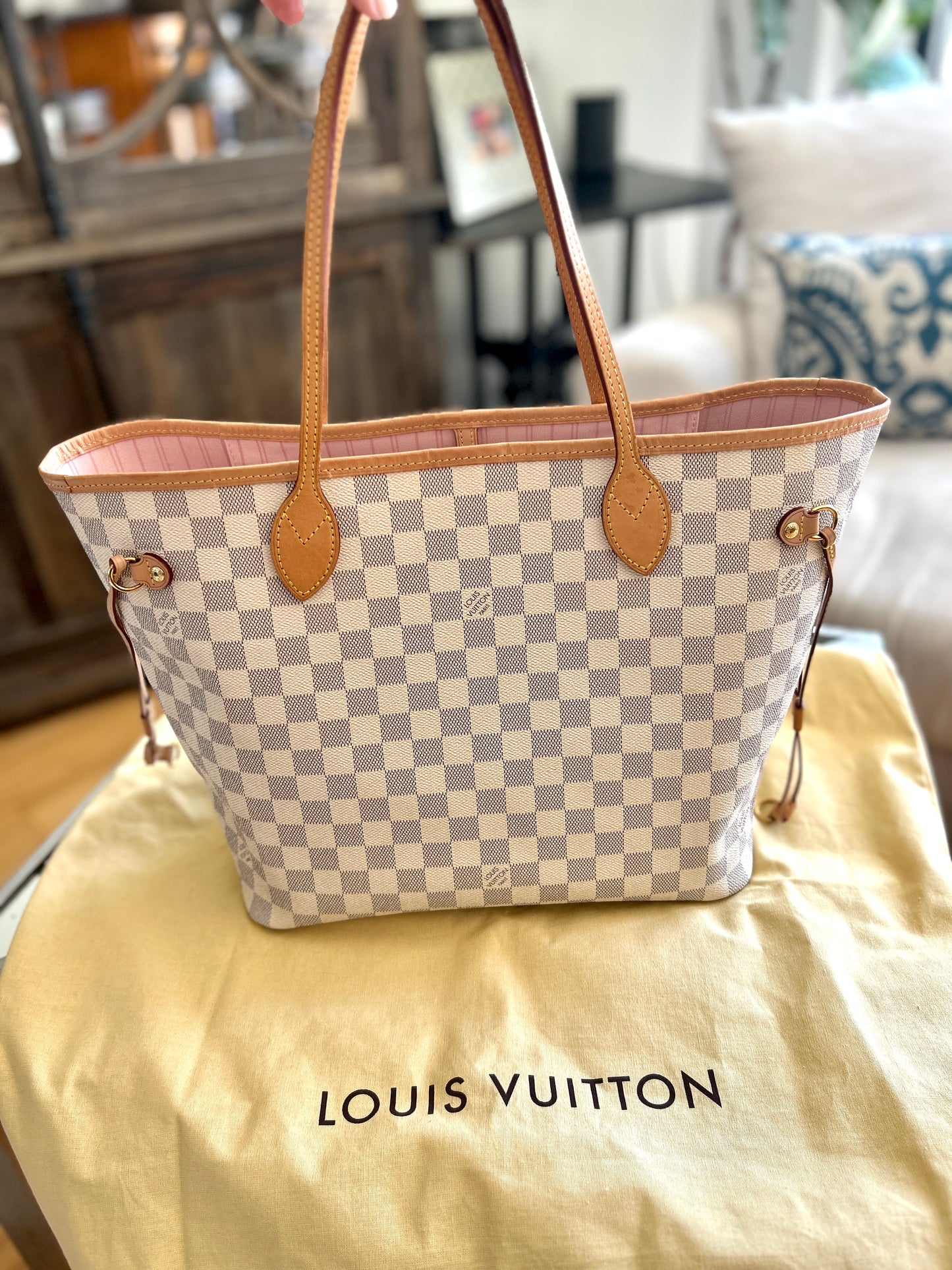 Louis Vuitton Neverfull MM - Rose Ballerina - Bags & Luggage