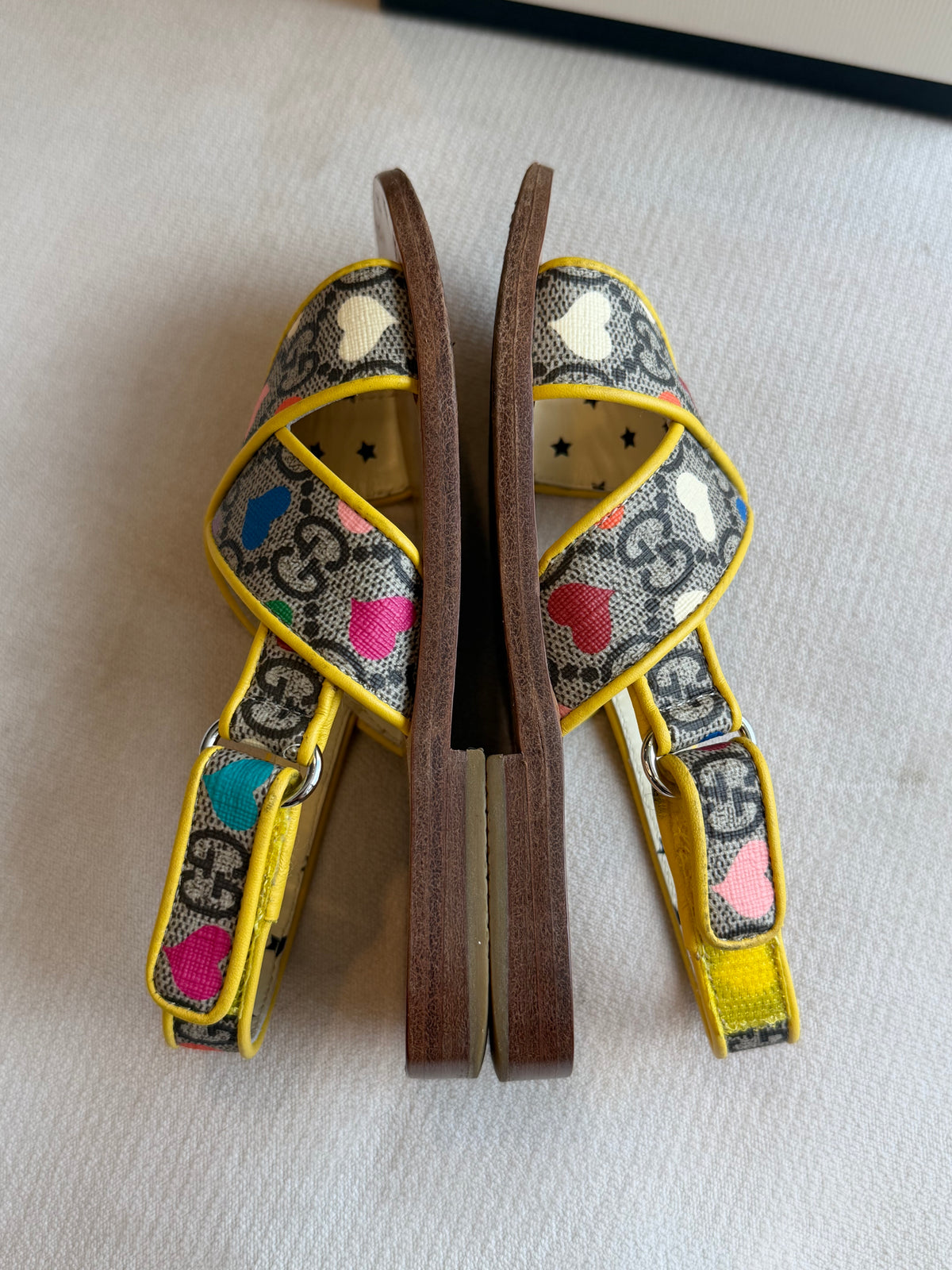 GUCCI Kids Supreme Canvas Hearts Multicolor Sandals 26EU