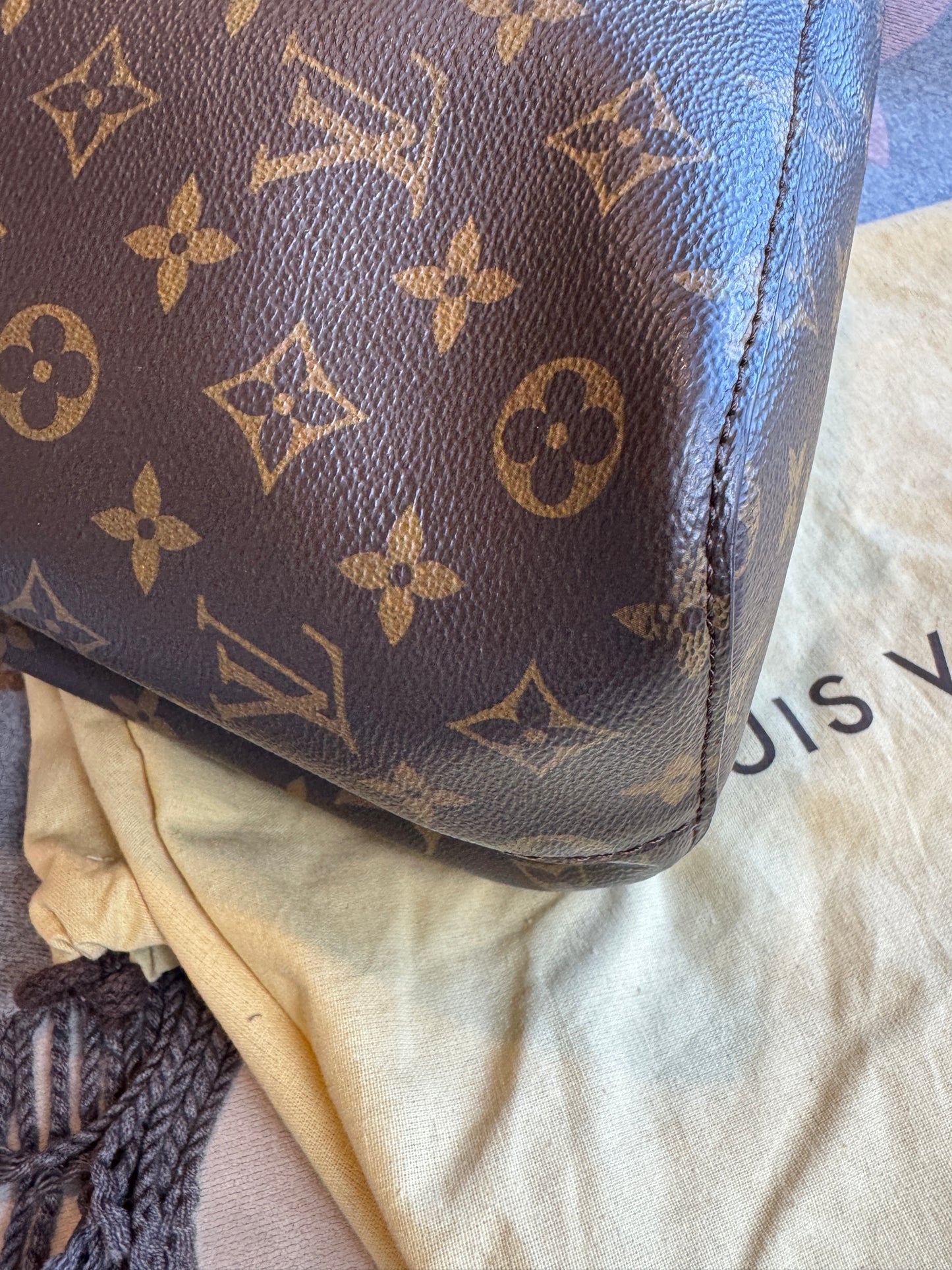 Louis Vuitton Monogram Neonoe MM Red 2-Way Handbag