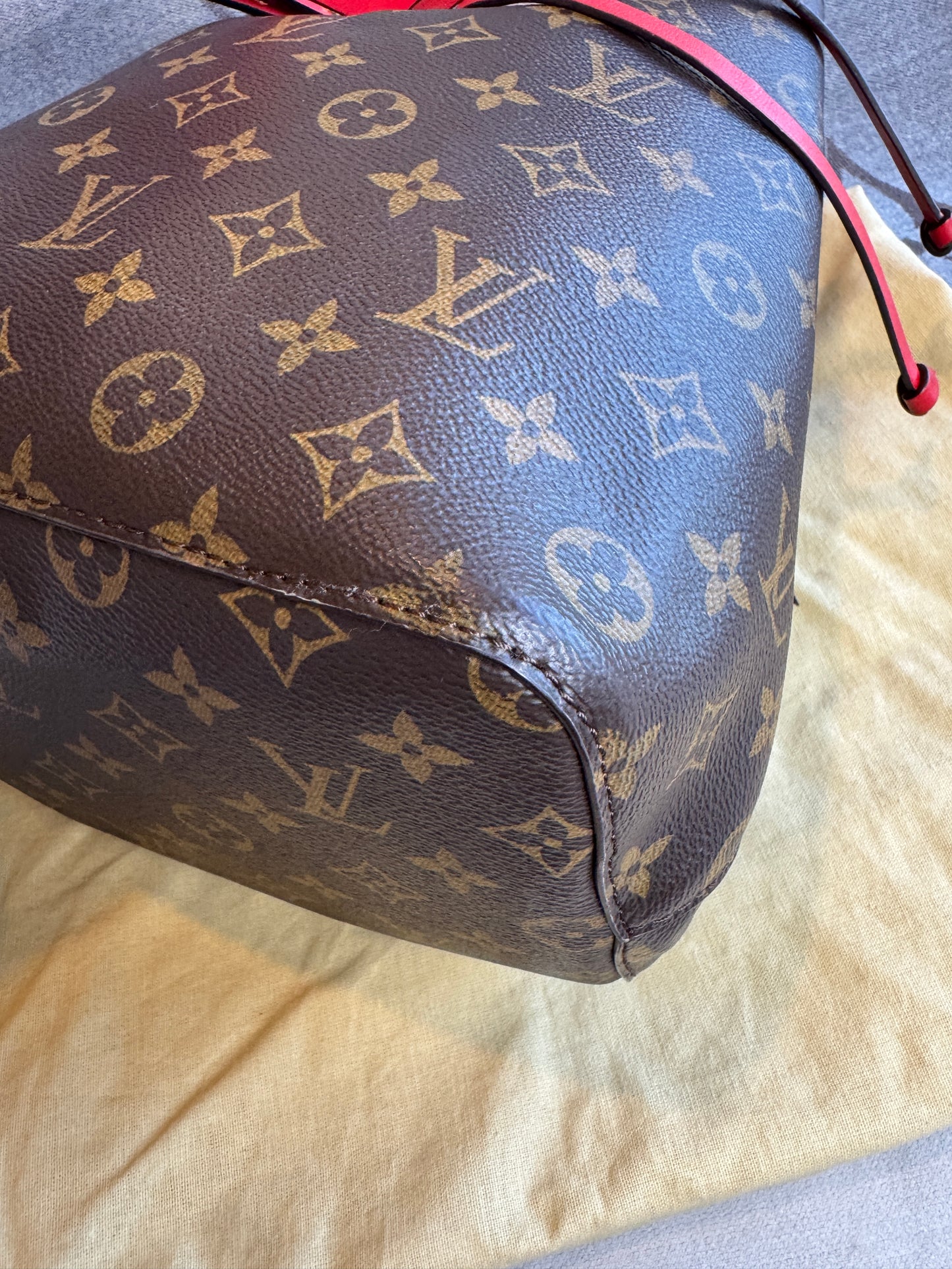 Louis Vuitton Monogram Neonoe MM Red 2-Way Handbag