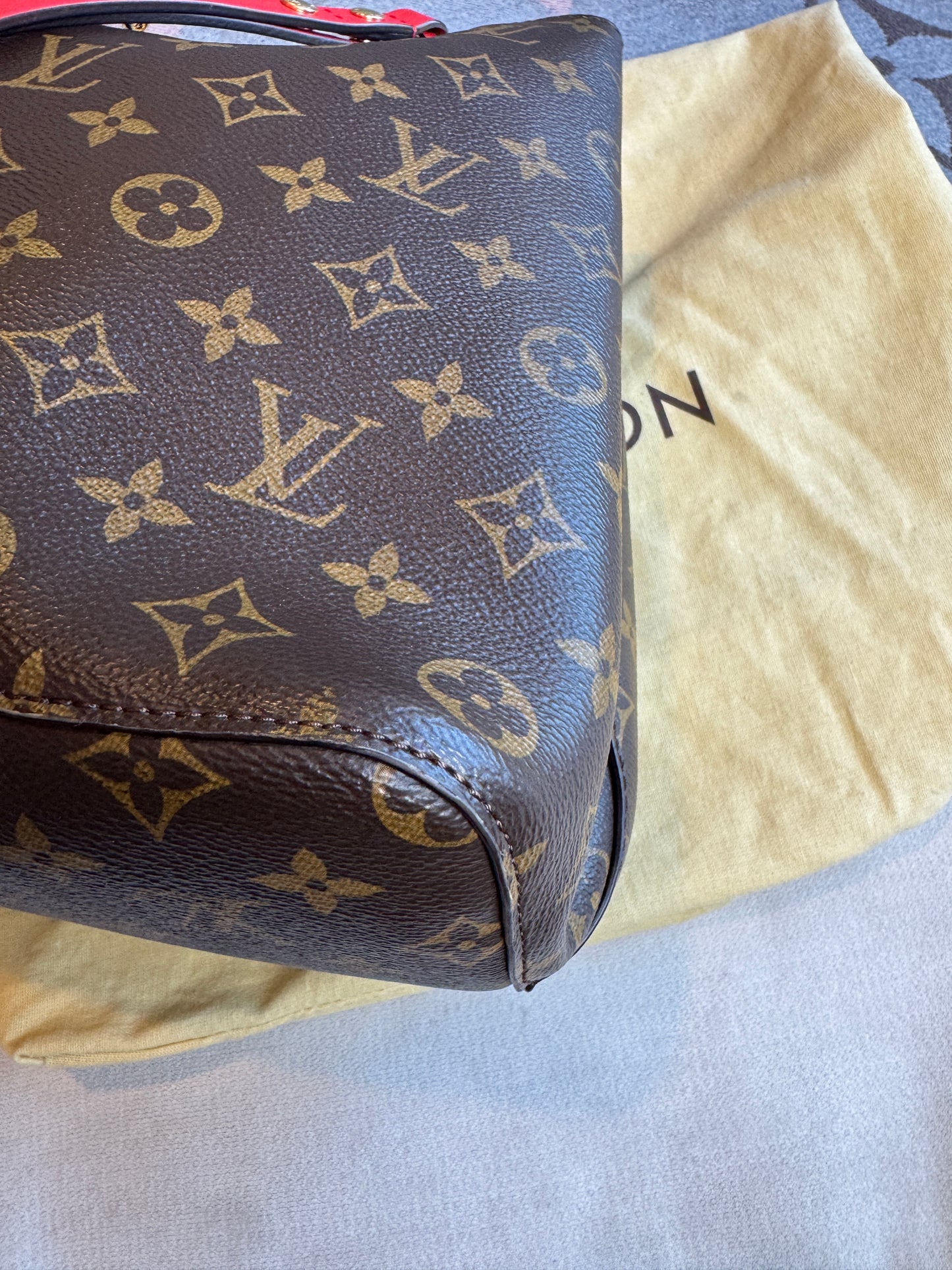 Louis Vuitton Monogram Neonoe MM Red 2-Way Handbag