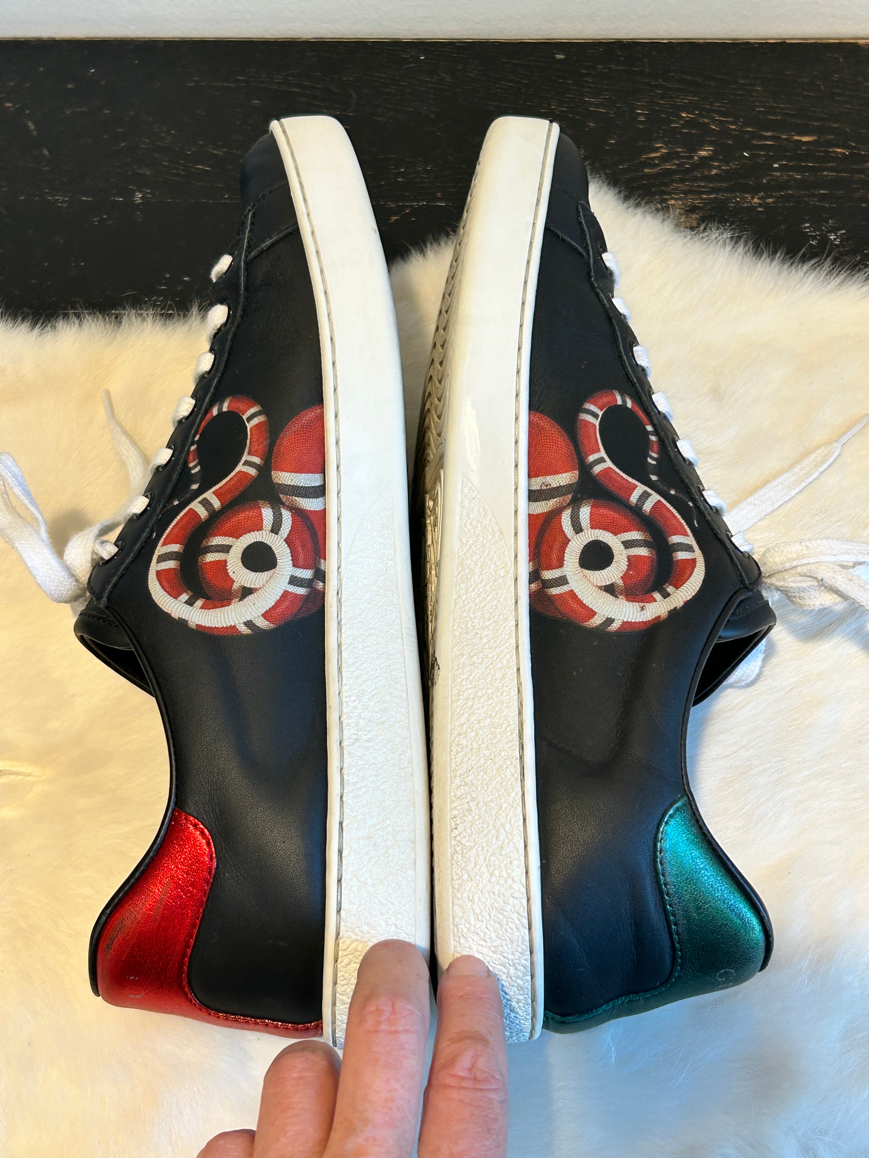 Gucci snake sneakers black online