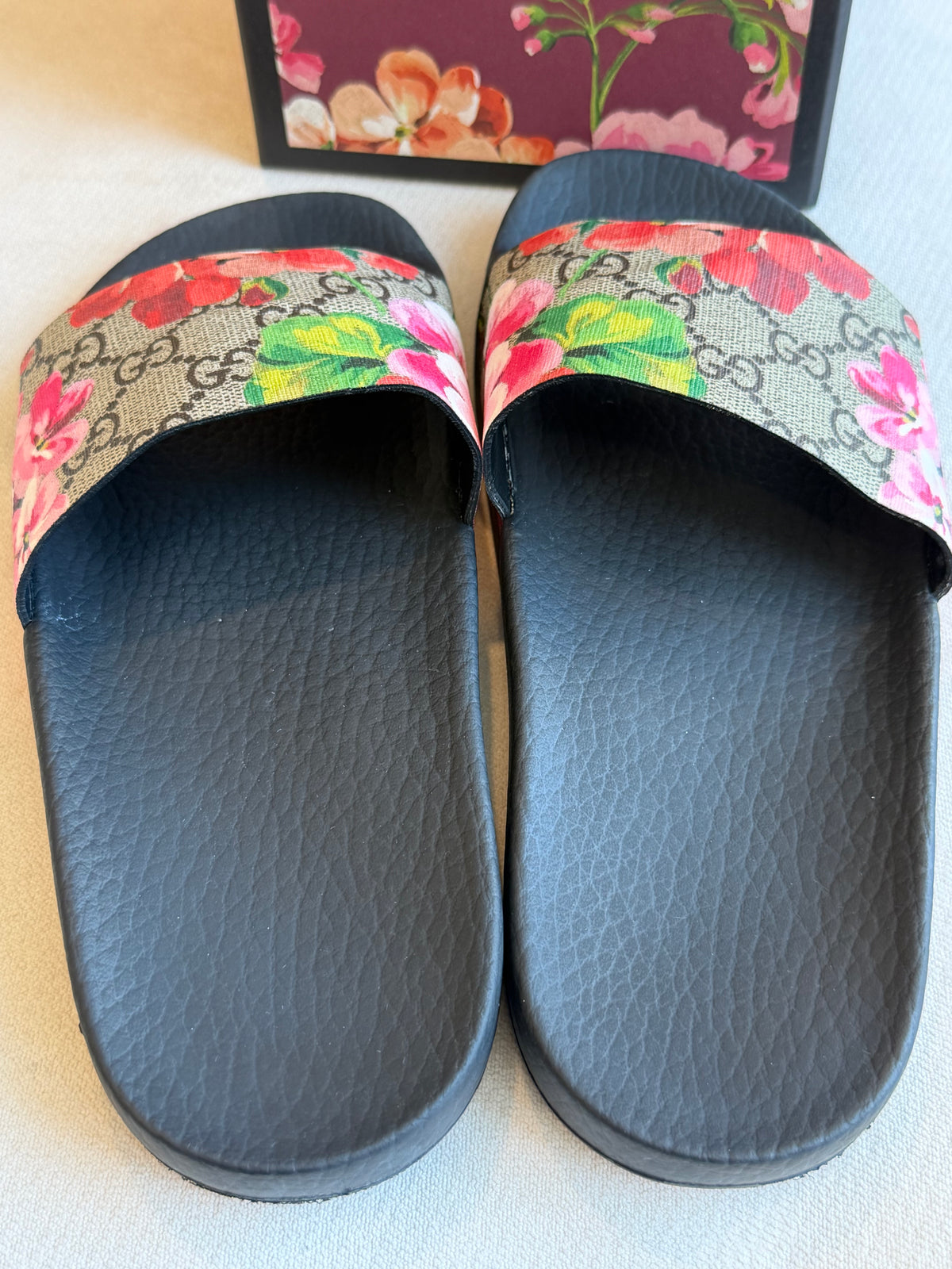 GUCCI Supreme Canvas Blooms Womens Slides 35EU