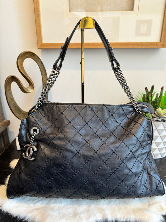 Chanel Crumpled Calfskin Black Large Crave Chain Tote