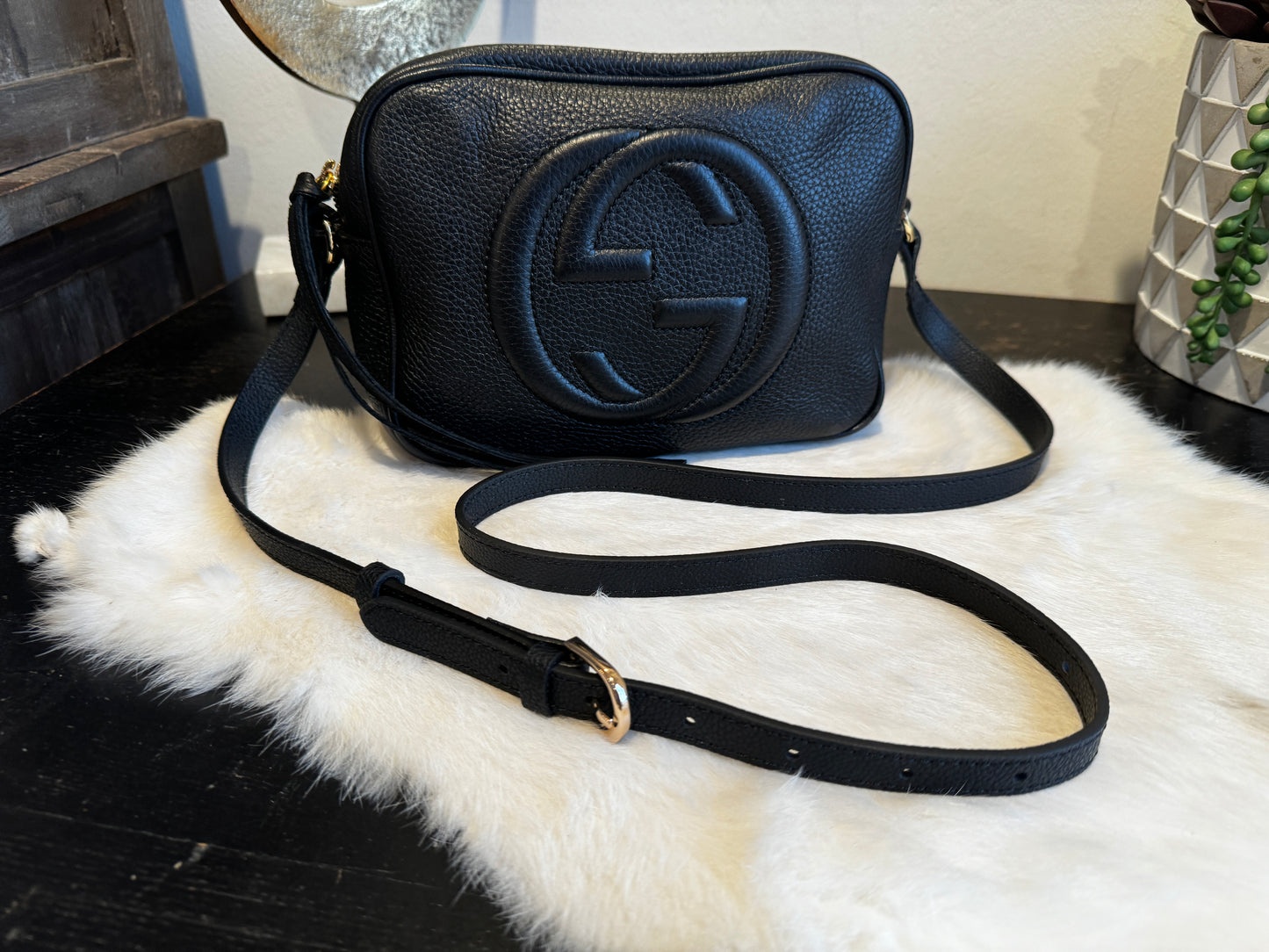 GUCCI Soho Disco Black Pebbled Camera Bag