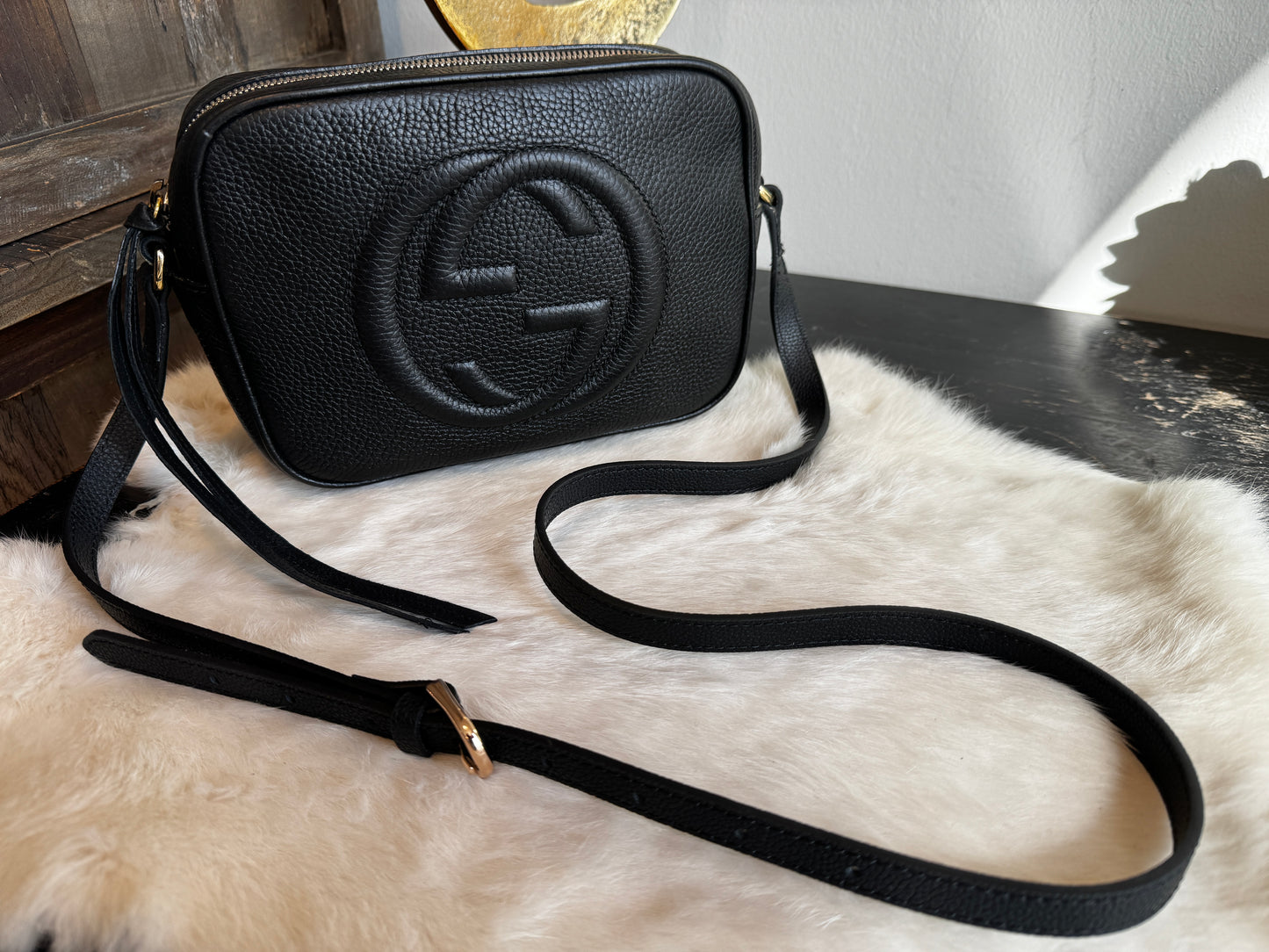 GUCCI Soho Disco Black Pebbled Camera Bag