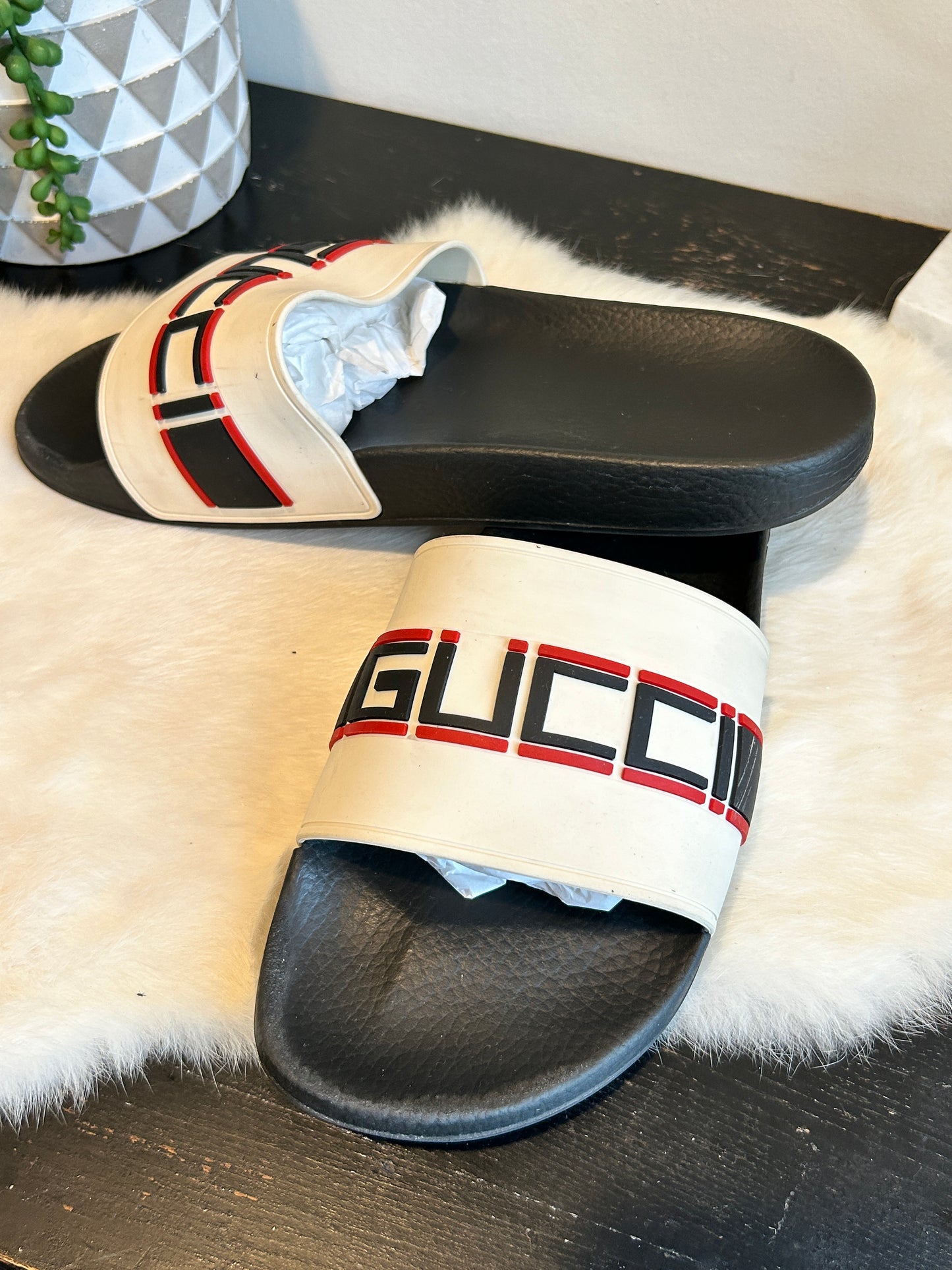 GUCCI Pursuit Logo White 13EU