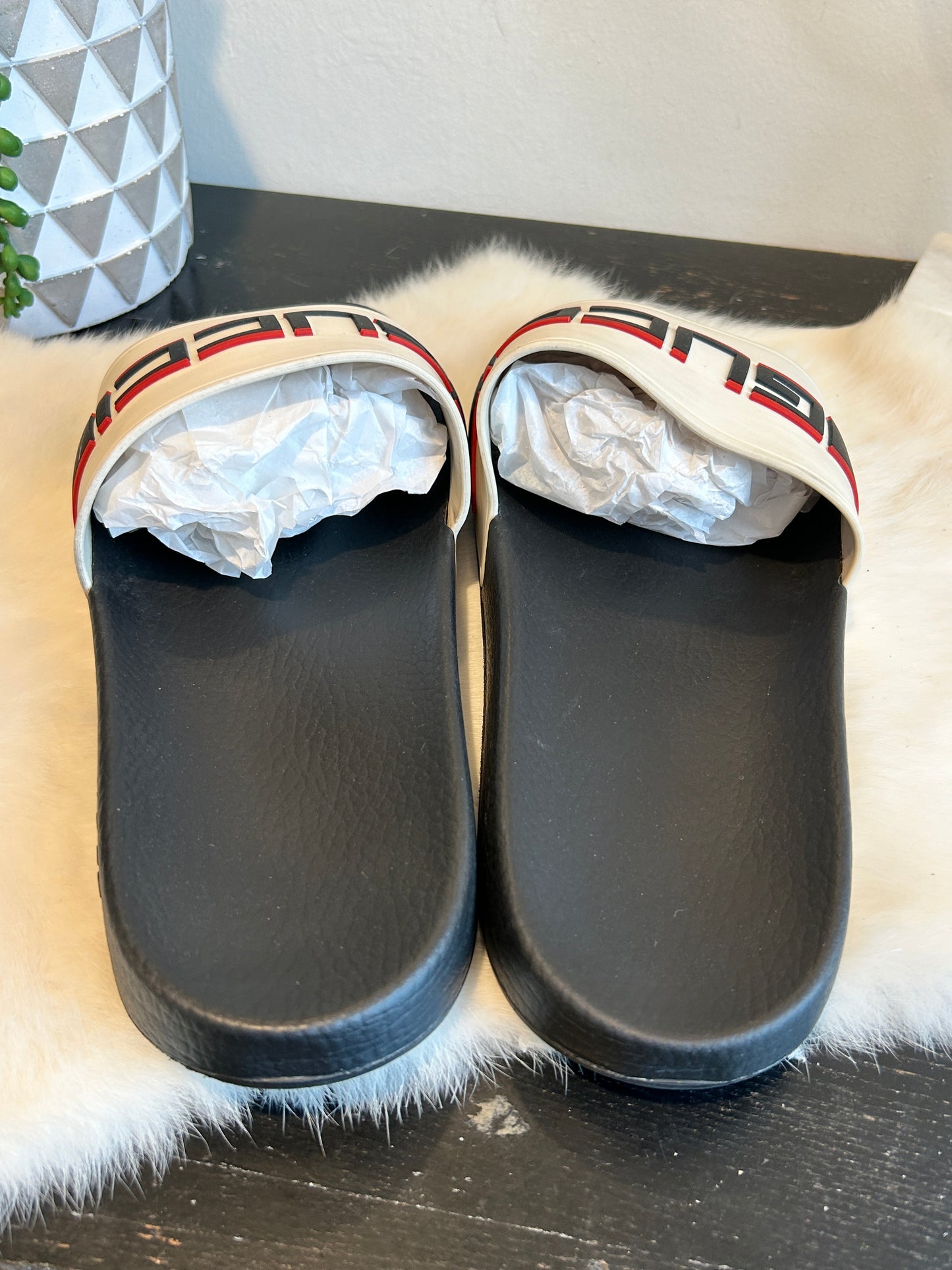 GUCCI Pursuit Logo White 13EU