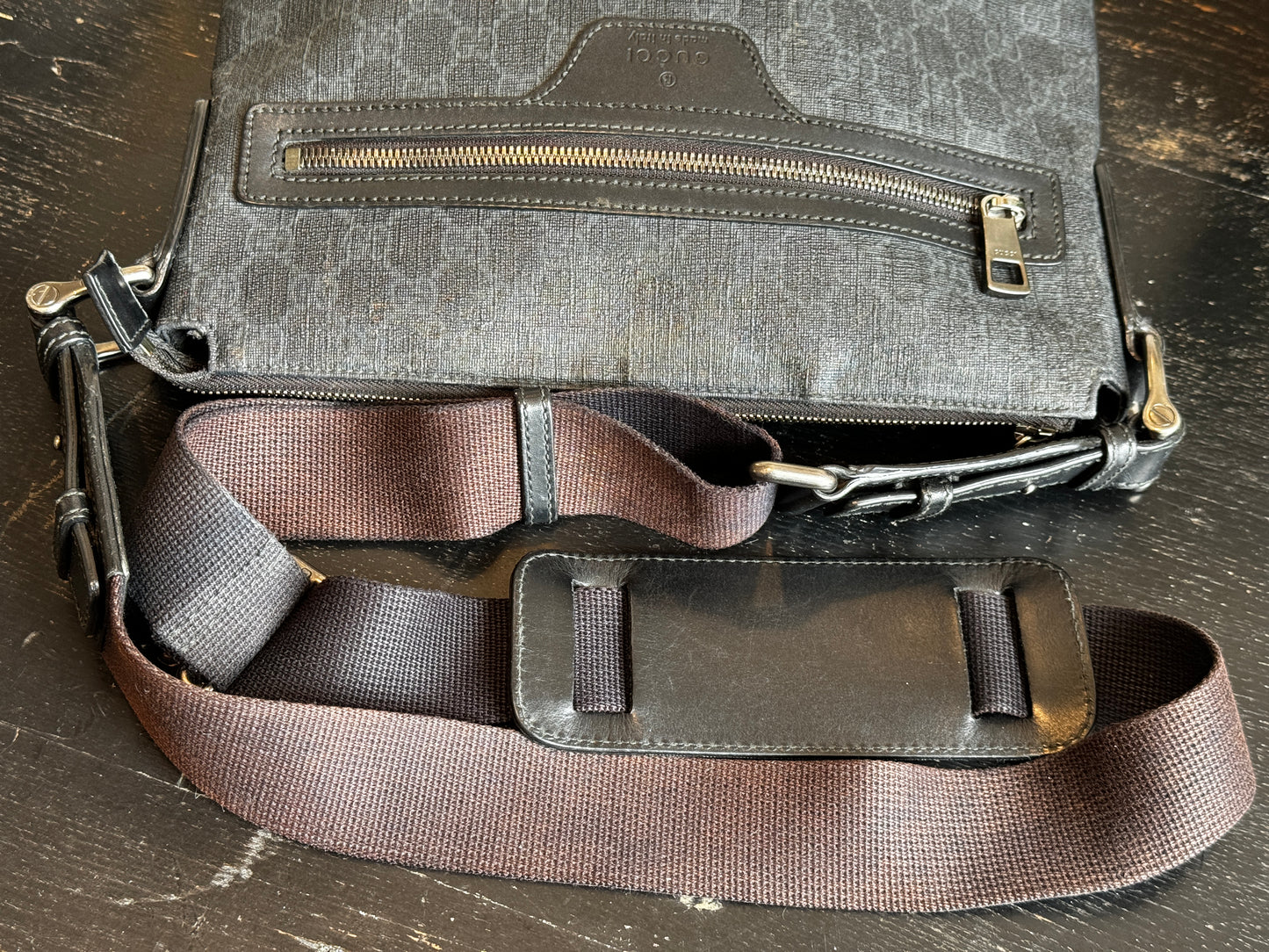 GUCCI Supreme Black Messenger Medium Bag