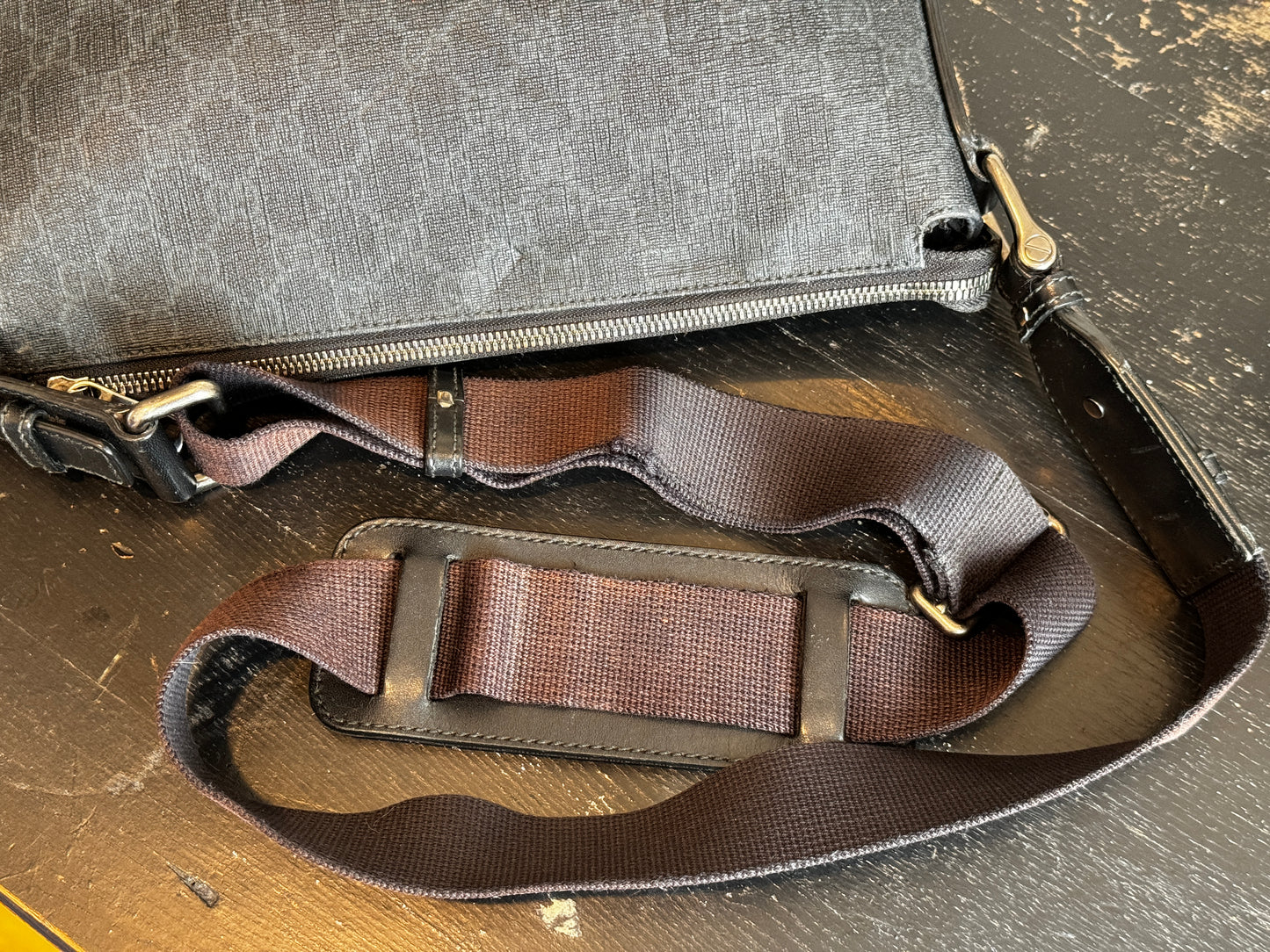 GUCCI Supreme Black Messenger Medium Bag