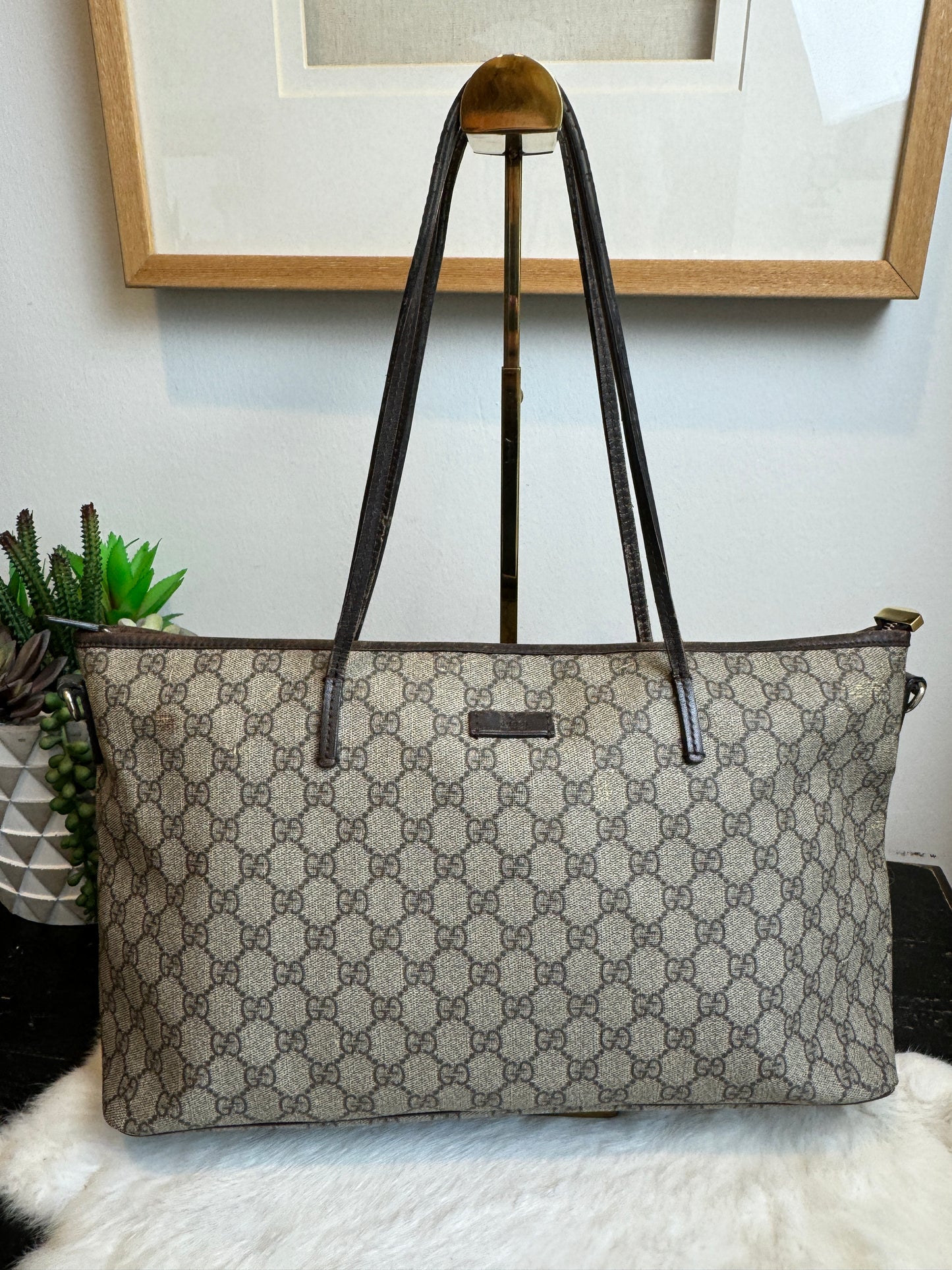 GUCCI Supreme Monogram Medium Zippered Tote