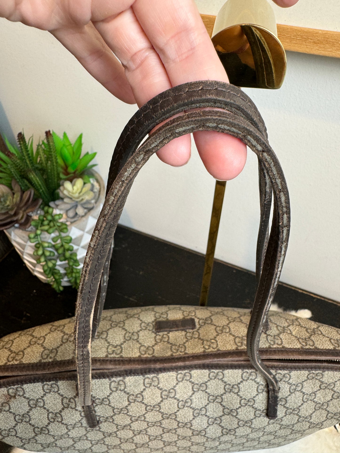 GUCCI Supreme Monogram Medium Zippered Tote