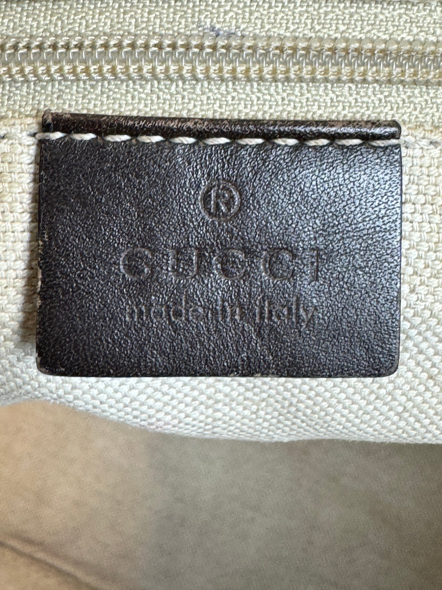 GUCCI Supreme Monogram Medium Zippered Tote