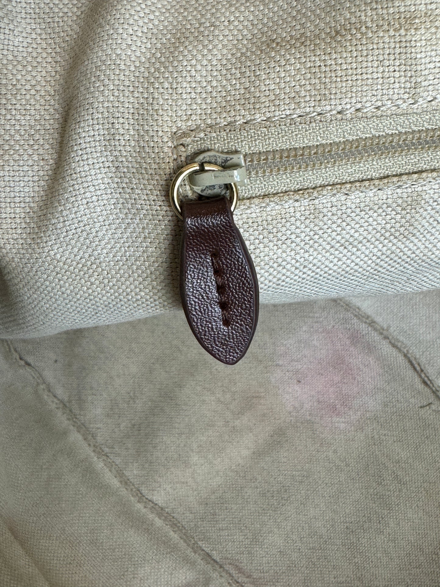 GUCCI Supreme Monogram Medium Zippered Tote