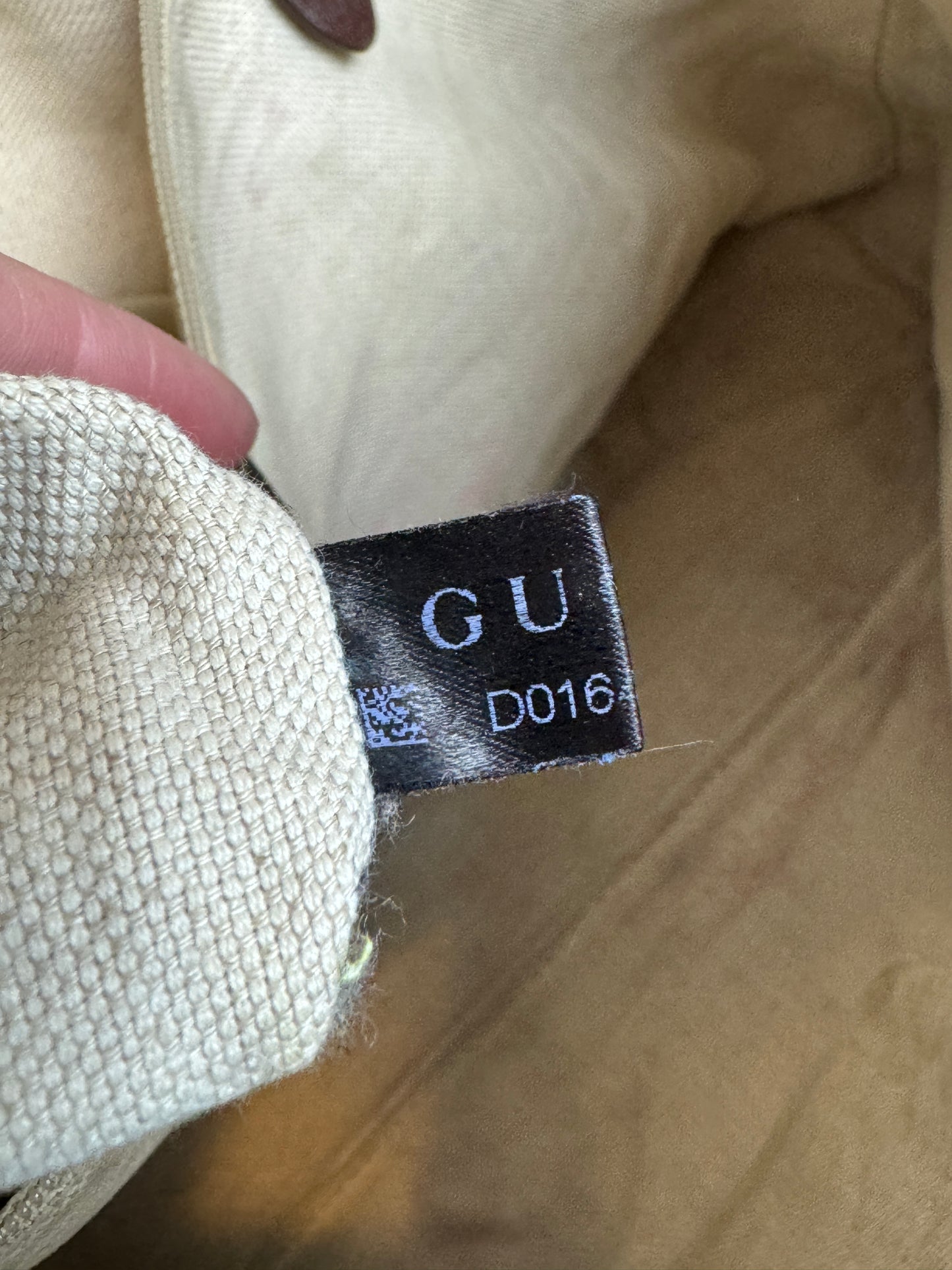 GUCCI Supreme Monogram Medium Zippered Tote