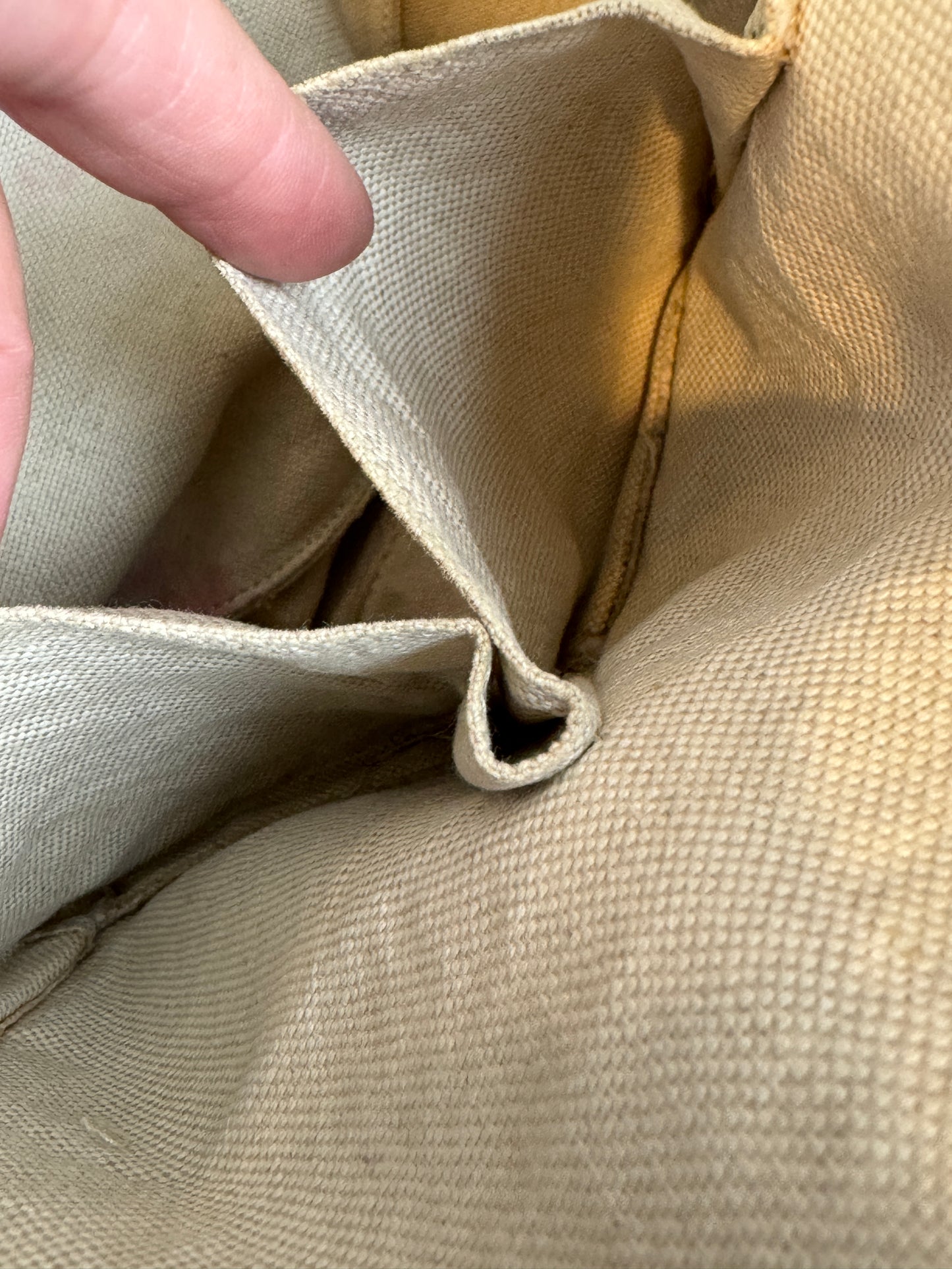 GUCCI Supreme Monogram Medium Zippered Tote