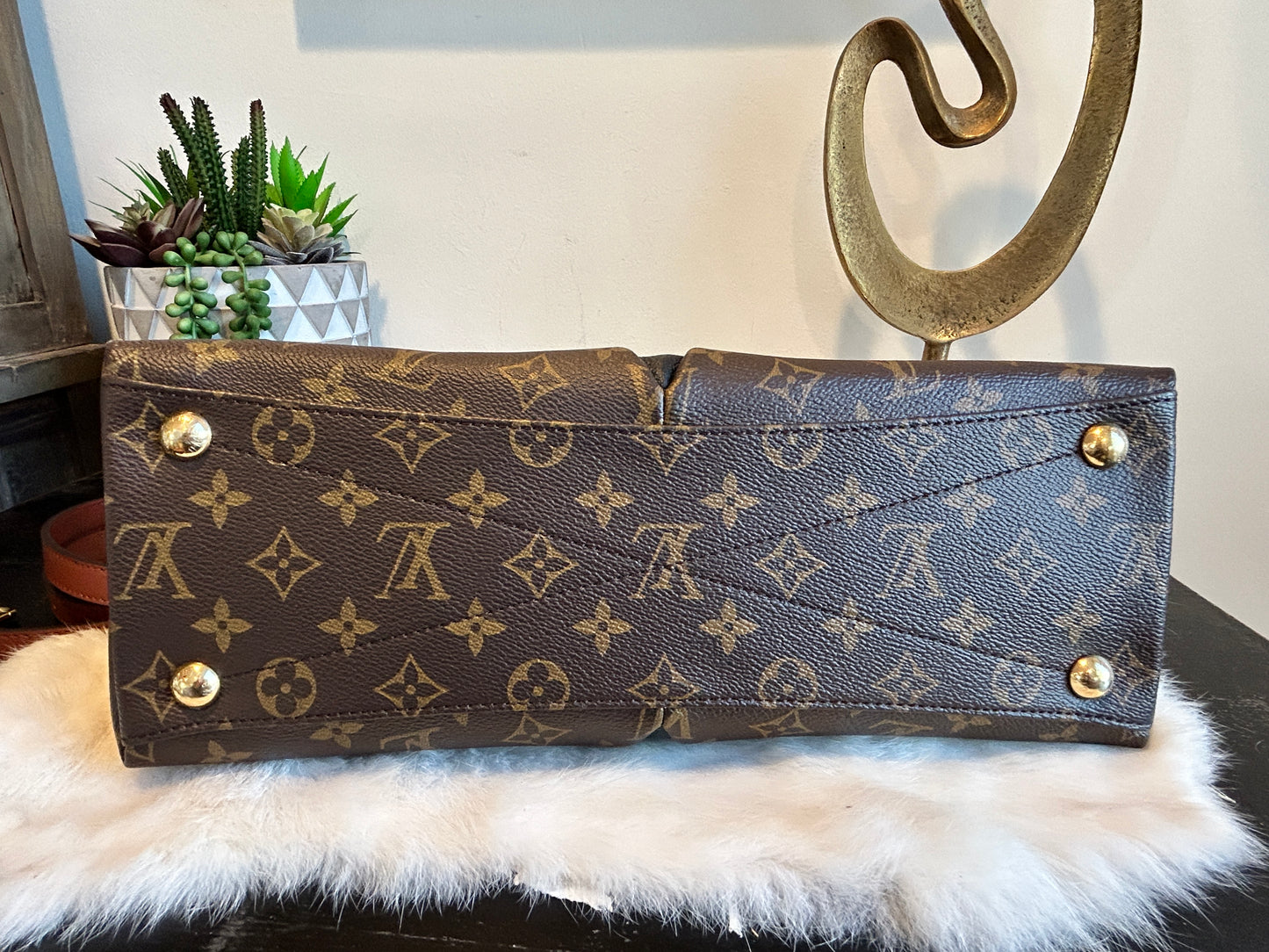 Louis Vuitton Monogram V-Tote MM Black