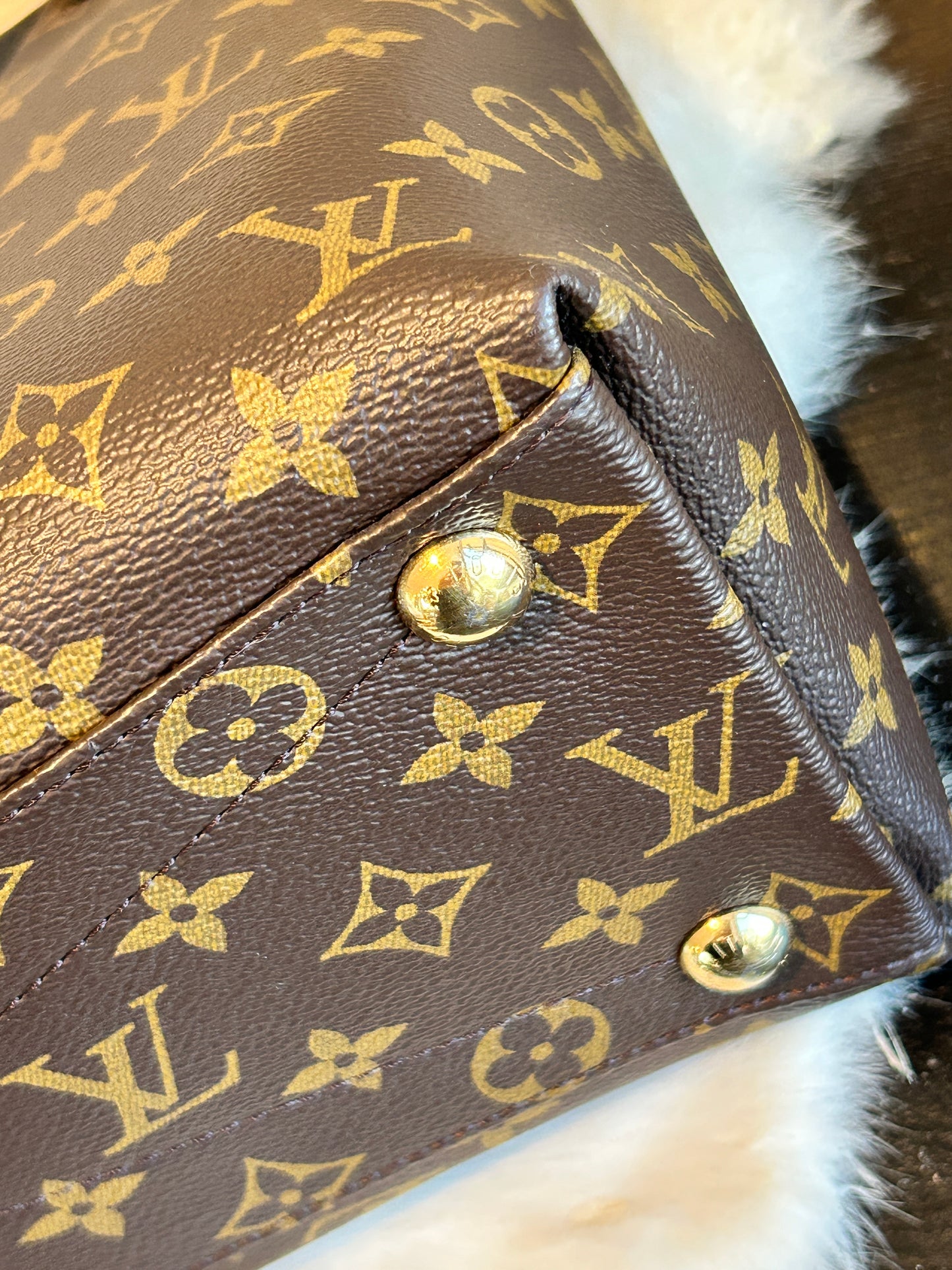 Louis Vuitton Monogram V-Tote MM Black