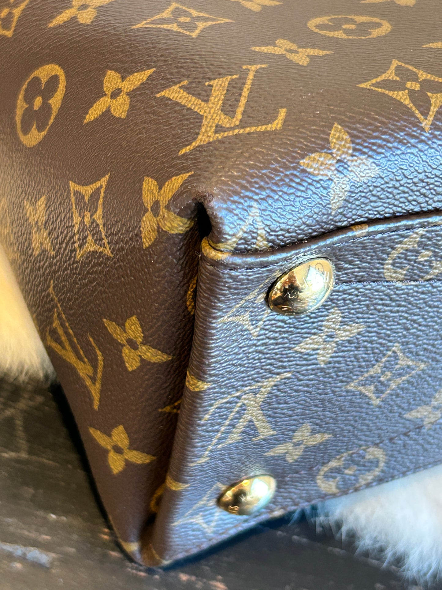 Louis Vuitton Monogram V-Tote MM Black