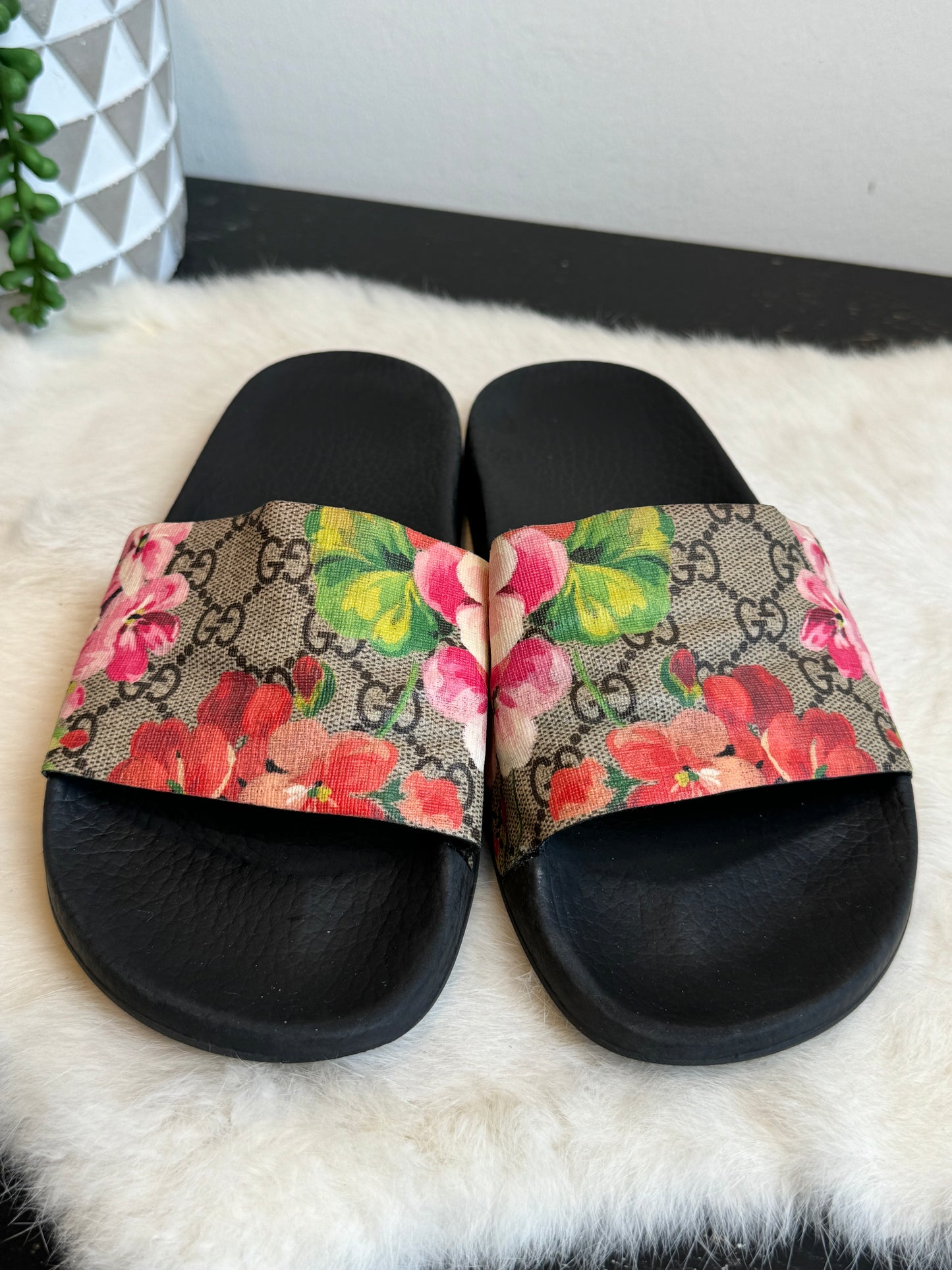 GUCCI Supreme Canvas Blooms Womens Slides 37EU