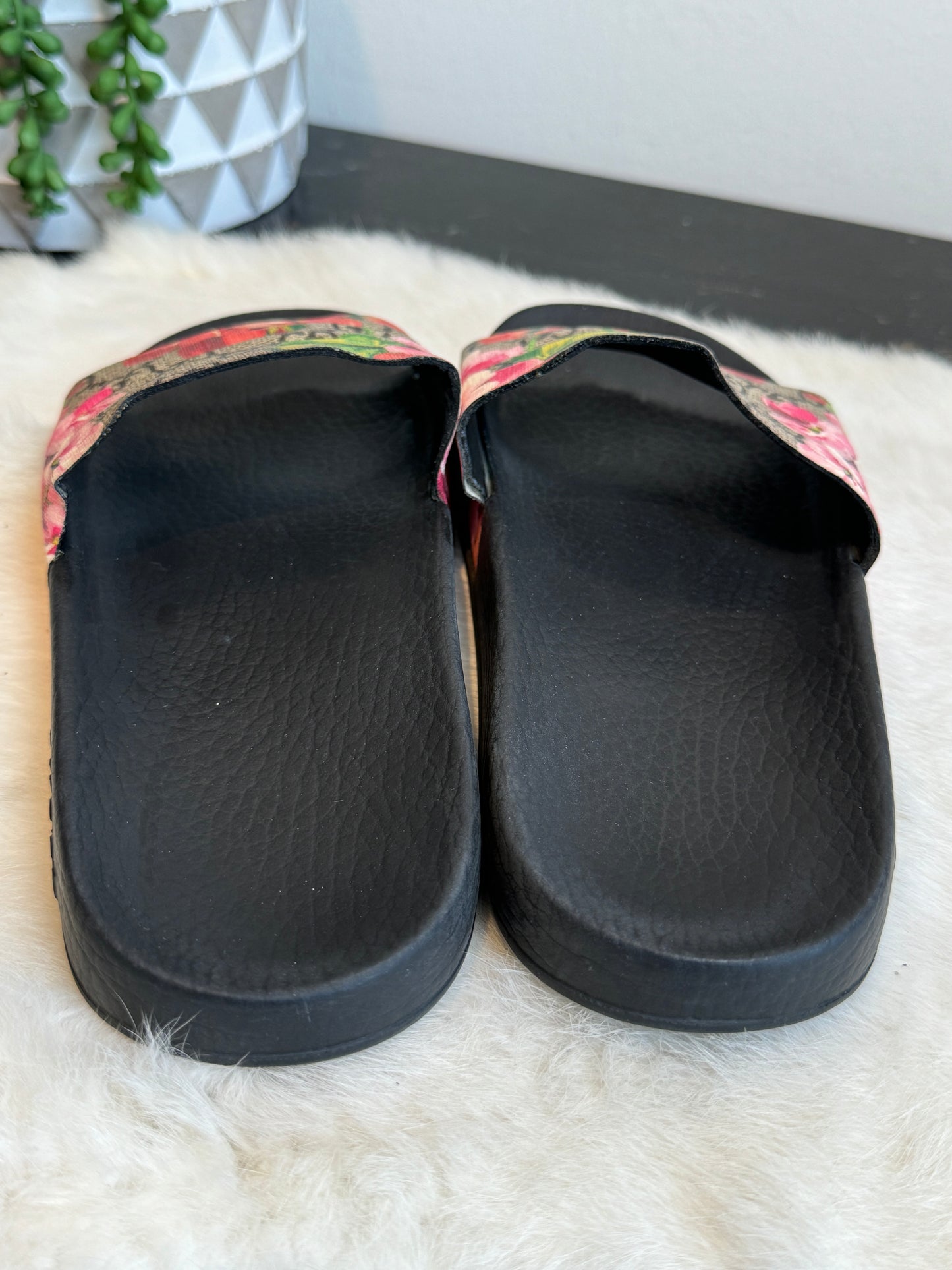 GUCCI Supreme Canvas Blooms Womens Slides 37EU