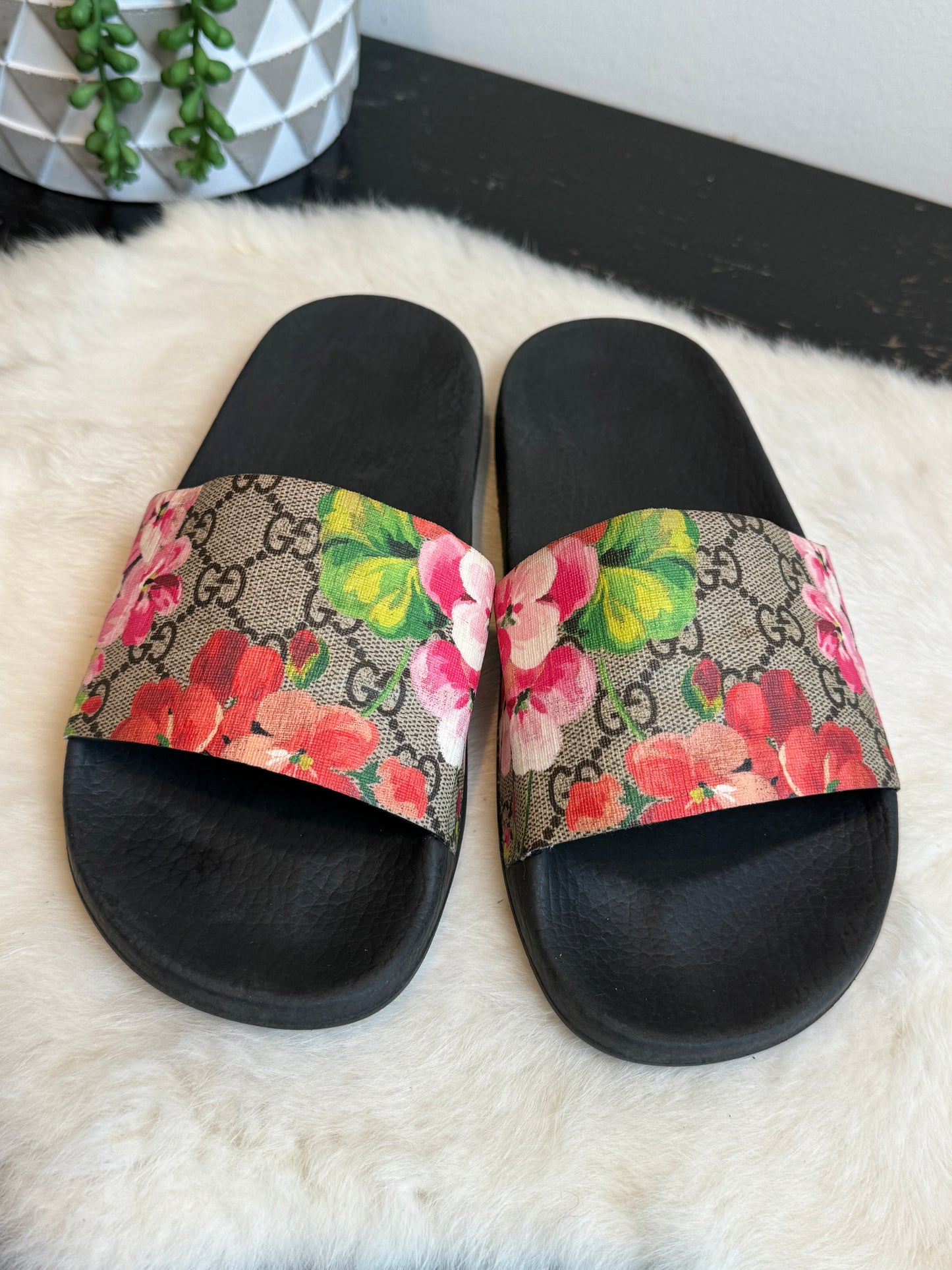 GUCCI Supreme Canvas Blooms Womens Slides 37EU