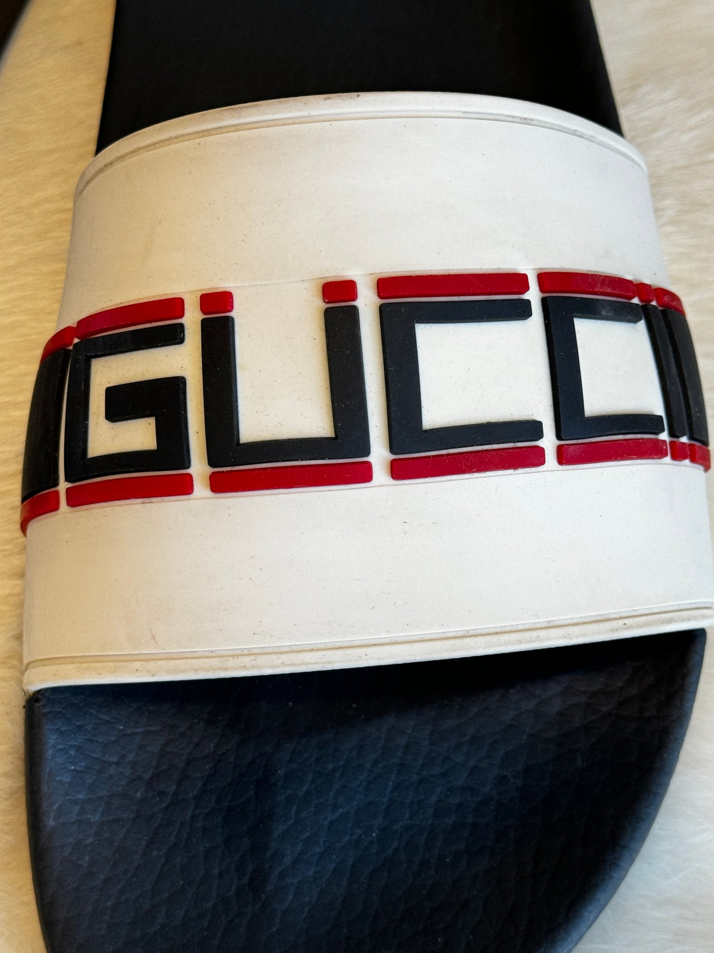 GUCCI Pursuit Logo White 12EU