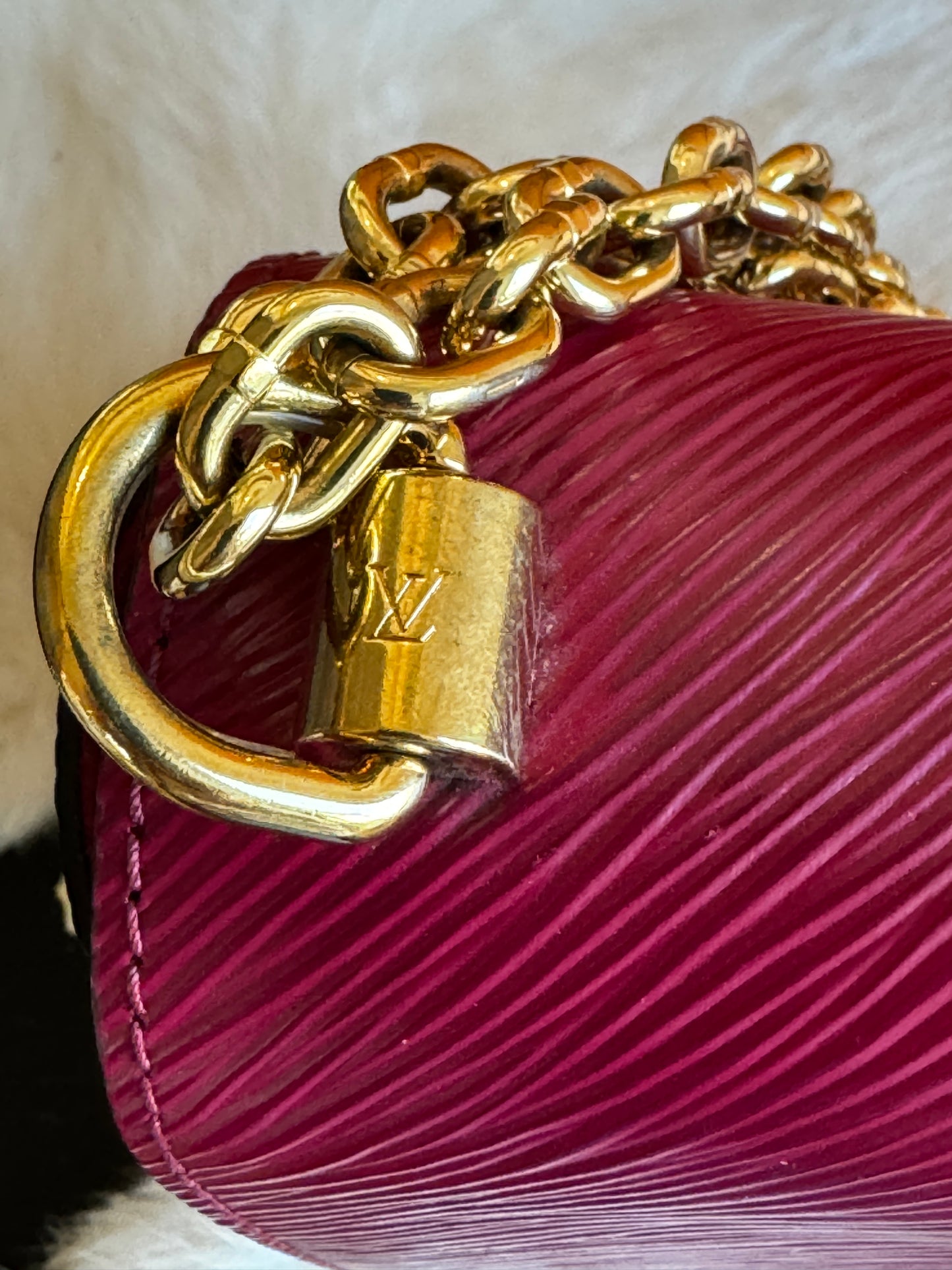 Louis Vuitton Magenta Epi Twist MM