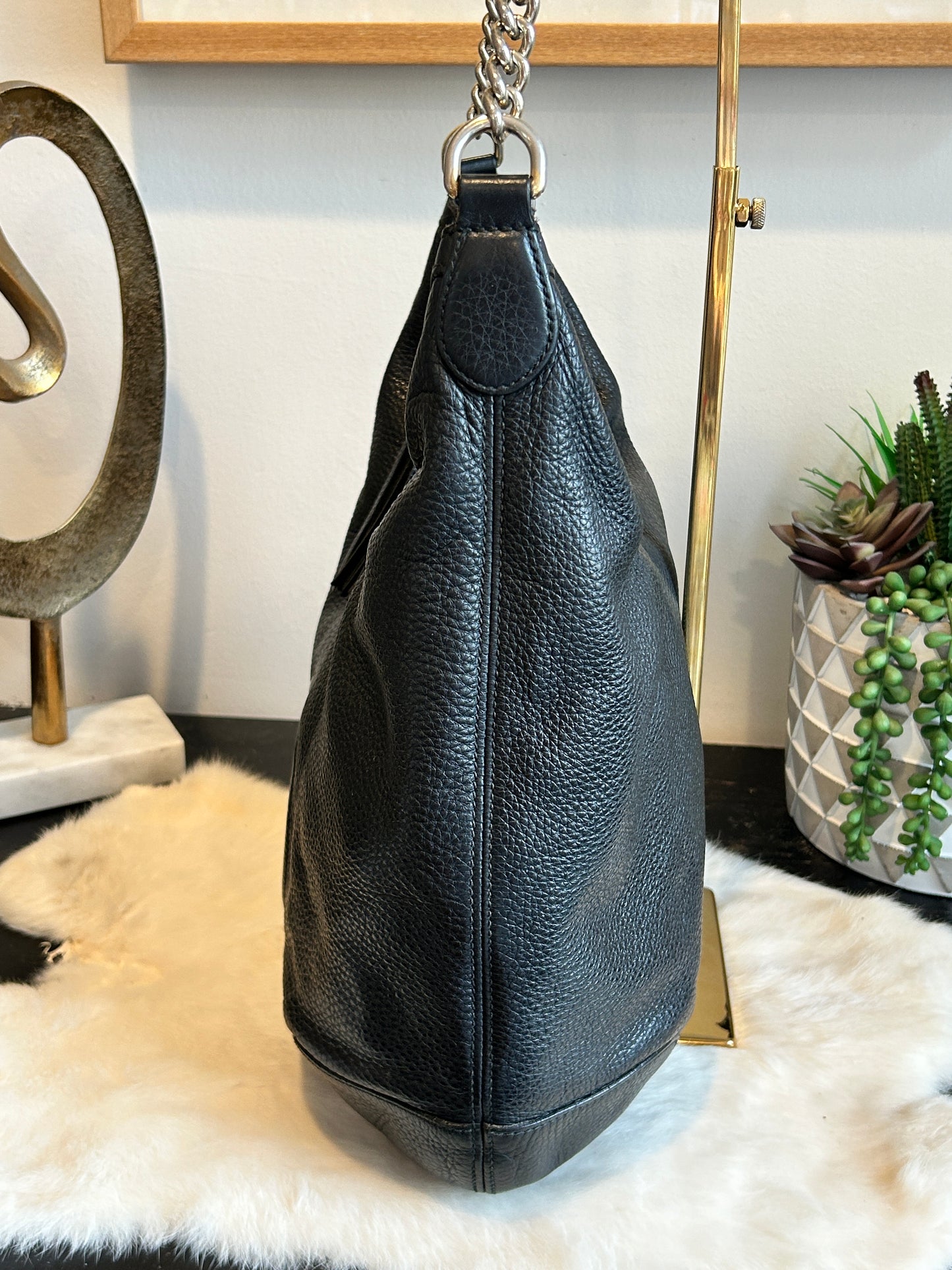 GUCCI Black Soho Chain Pebbled Calfskin Hobo Black