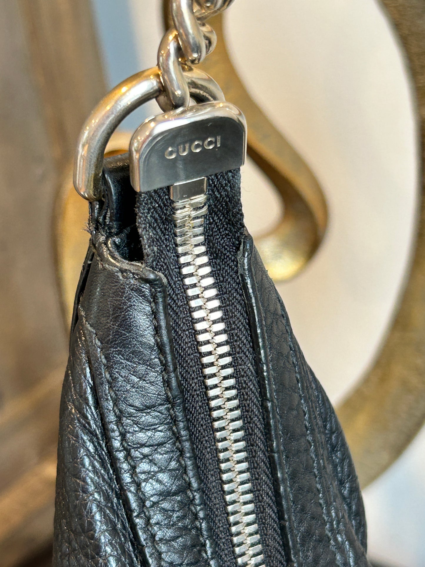 GUCCI Black Soho Chain Pebbled Calfskin Hobo Black