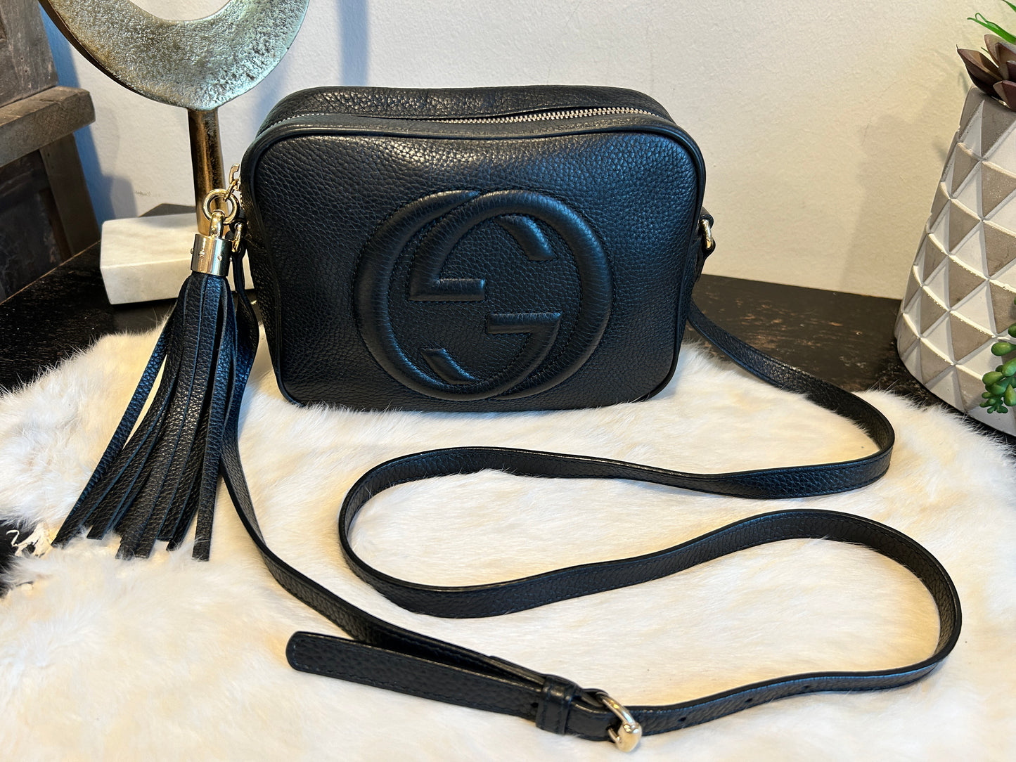 GUCCI Soho Disco Black Pebbled Camera Bag