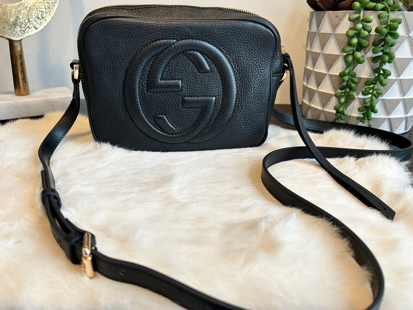 GUCCI Soho Disco Black Pebbled Camera Bag