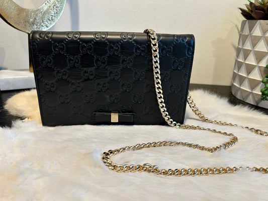 GUCCI Black Guccissima Bow Wallet on Chain