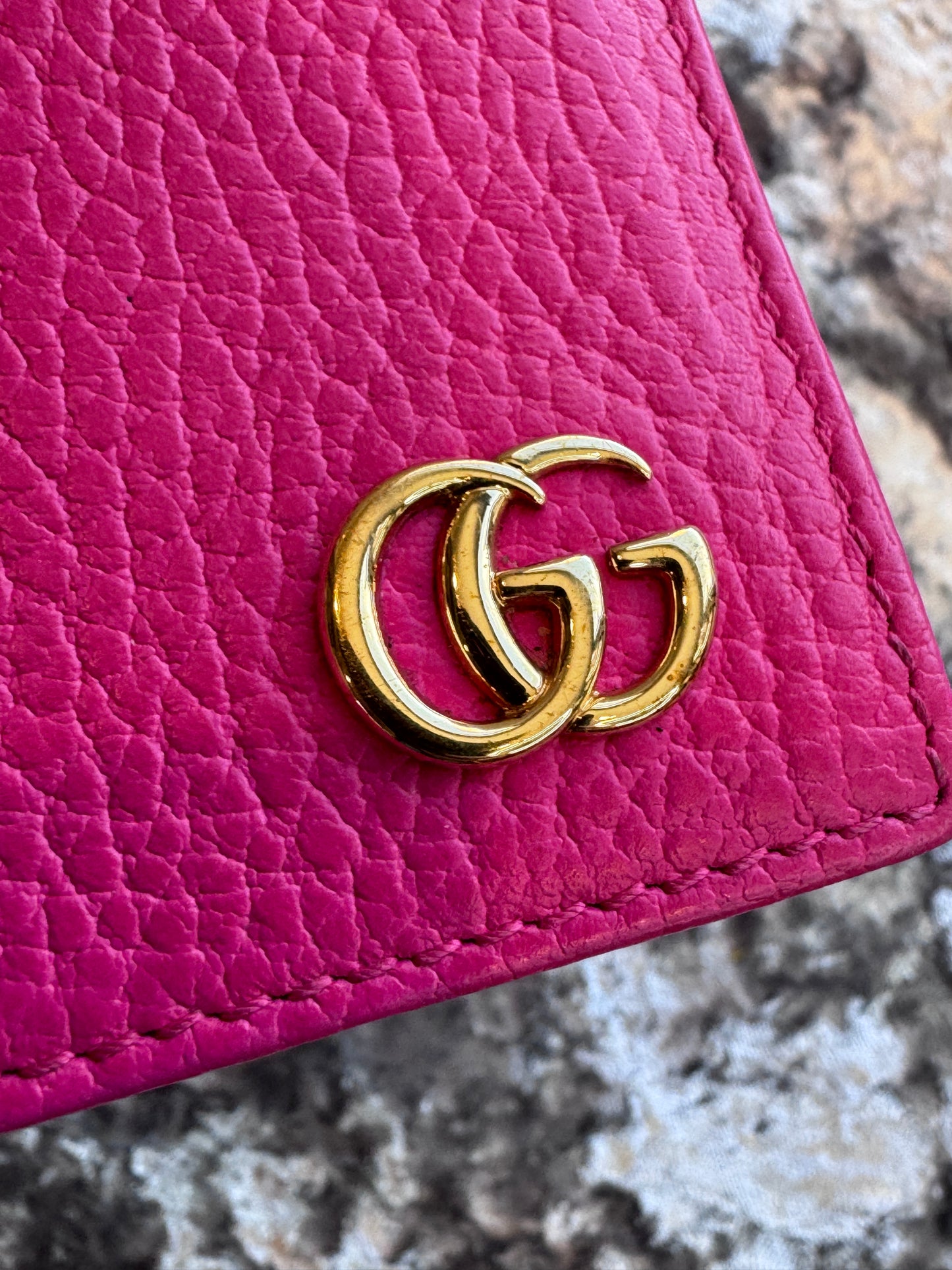 GUCCI GG Pebbled Leather Card Holder Hot Pink