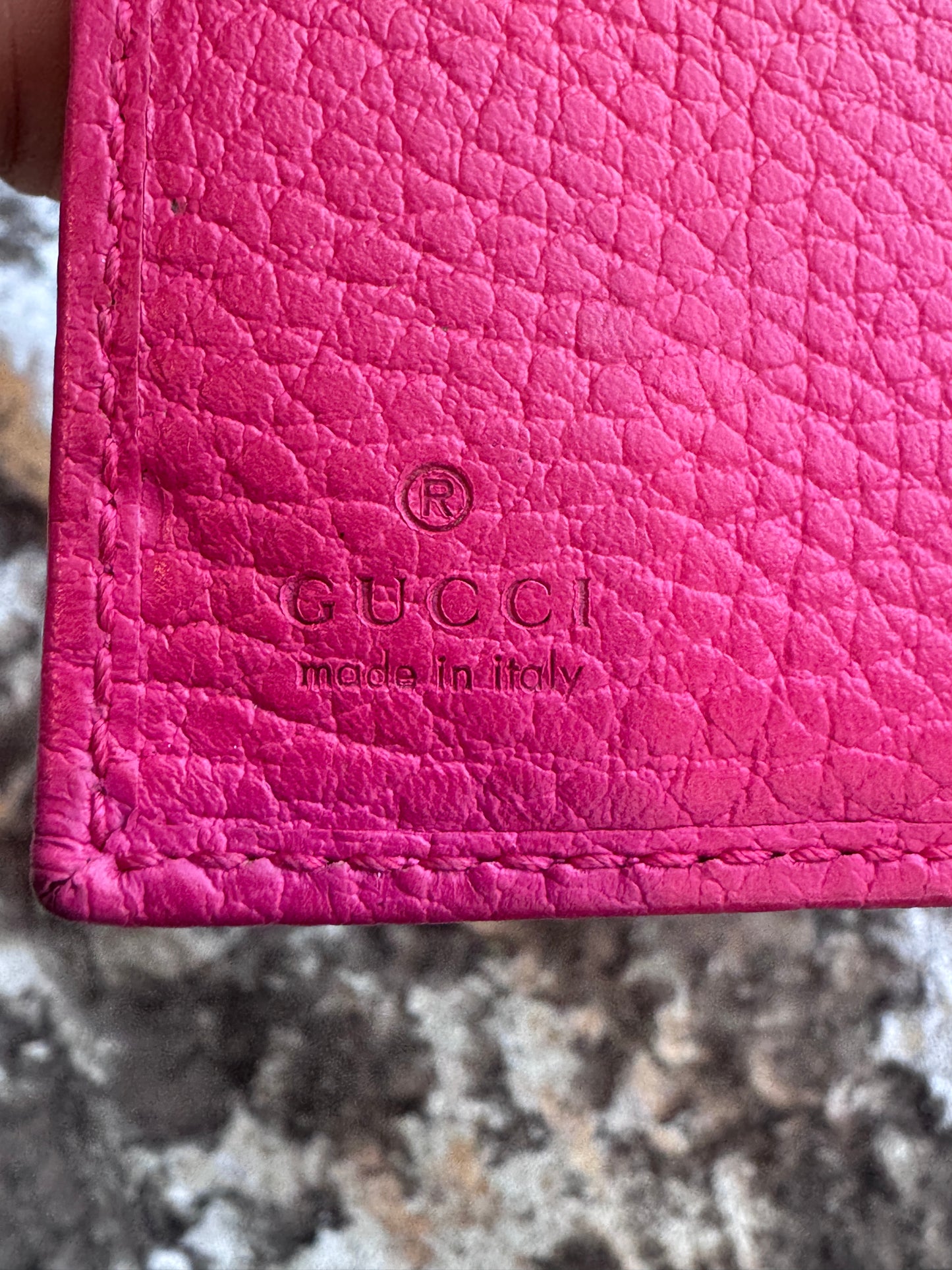 GUCCI GG Pebbled Leather Card Holder Hot Pink