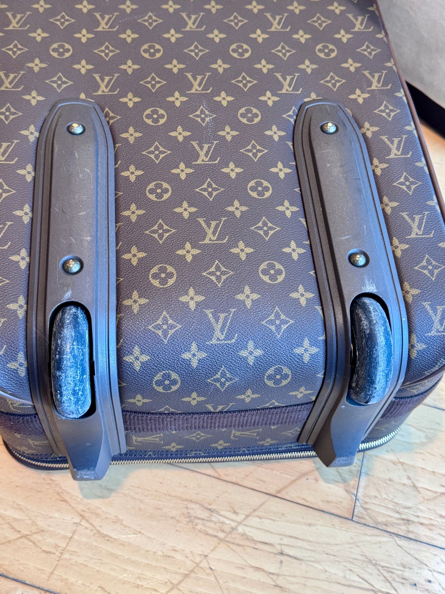 Louis Vuitton Pre-Owned Monogram Pegase 55 Suitcase