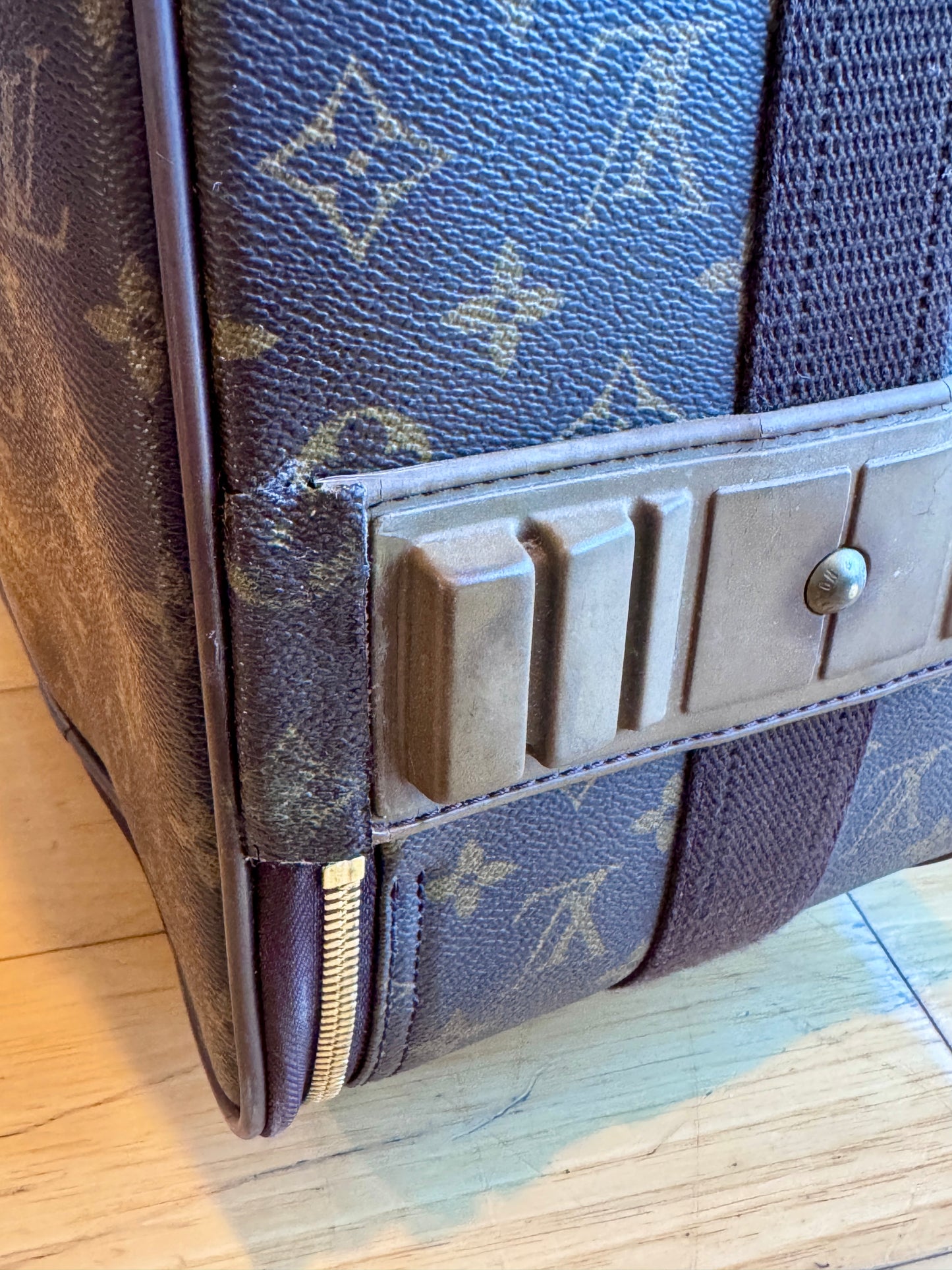 Louis Vuitton Pre-Owned Monogram Pegase 55 Suitcase