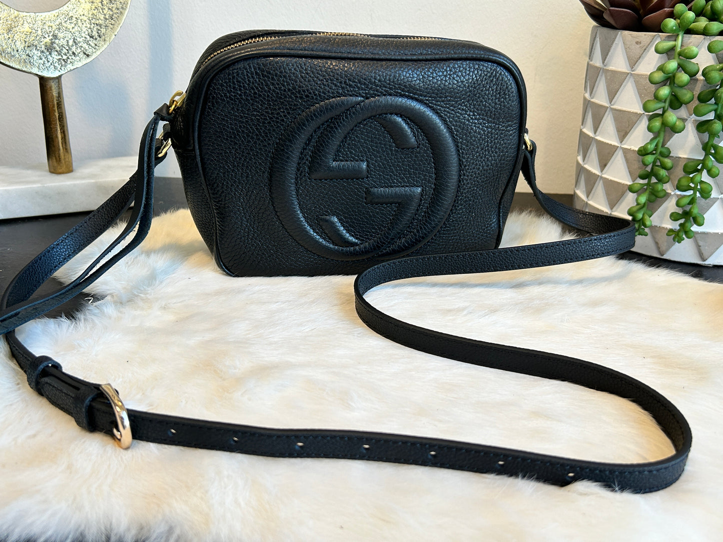 GUCCI Soho Disco Black Pebbled Camera Bag