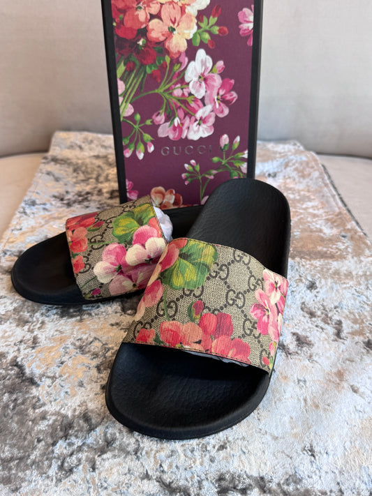 GUCCI Supreme Canvas Blooms Womens Slides 38EU