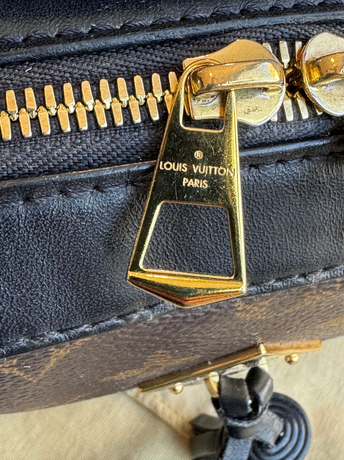 Louis Vuitton Saintonge Monogram Canvas Shoulder Bag Noir Black