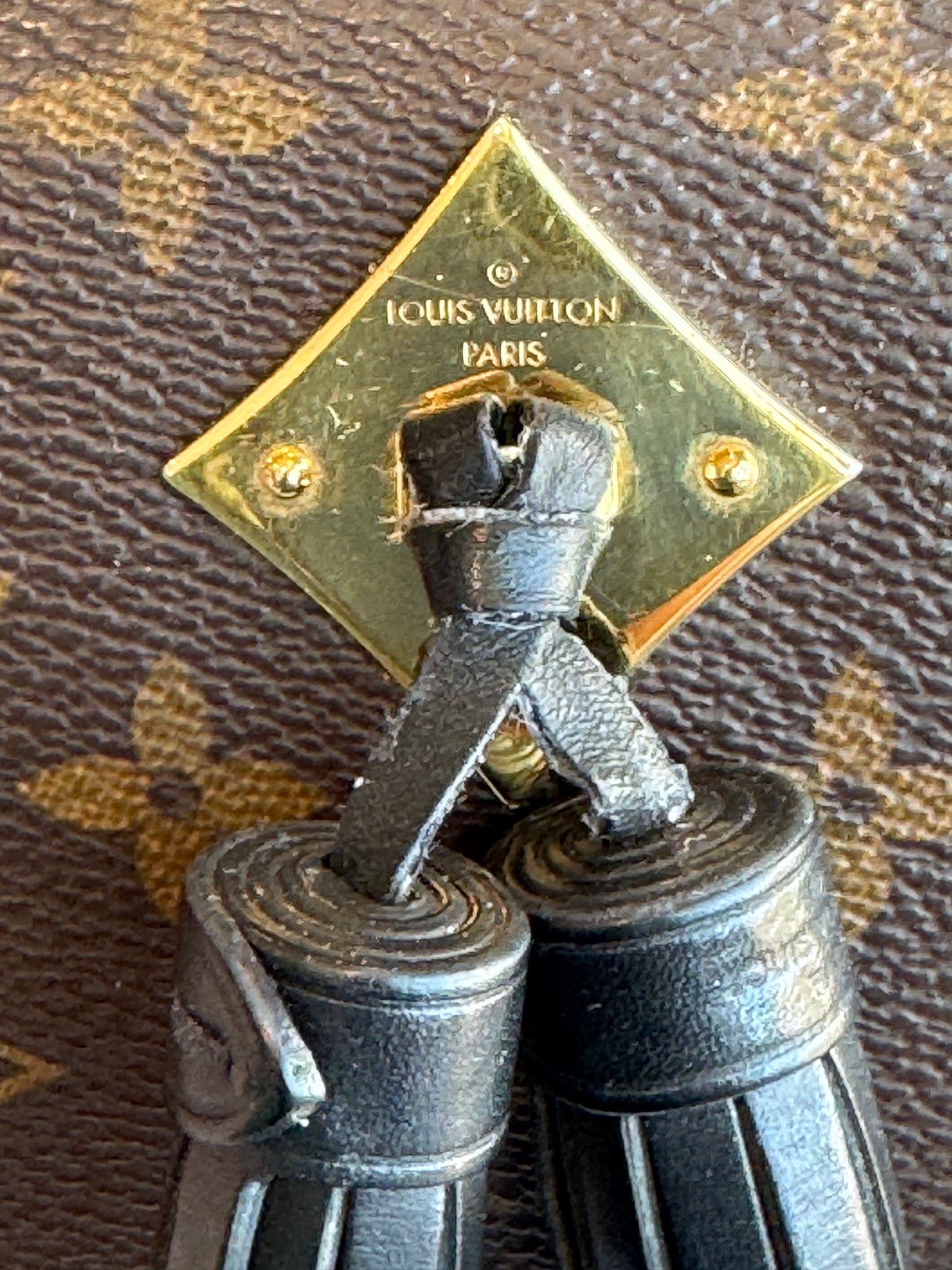 Louis Vuitton Saintonge Monogram Canvas Shoulder Bag Noir Black