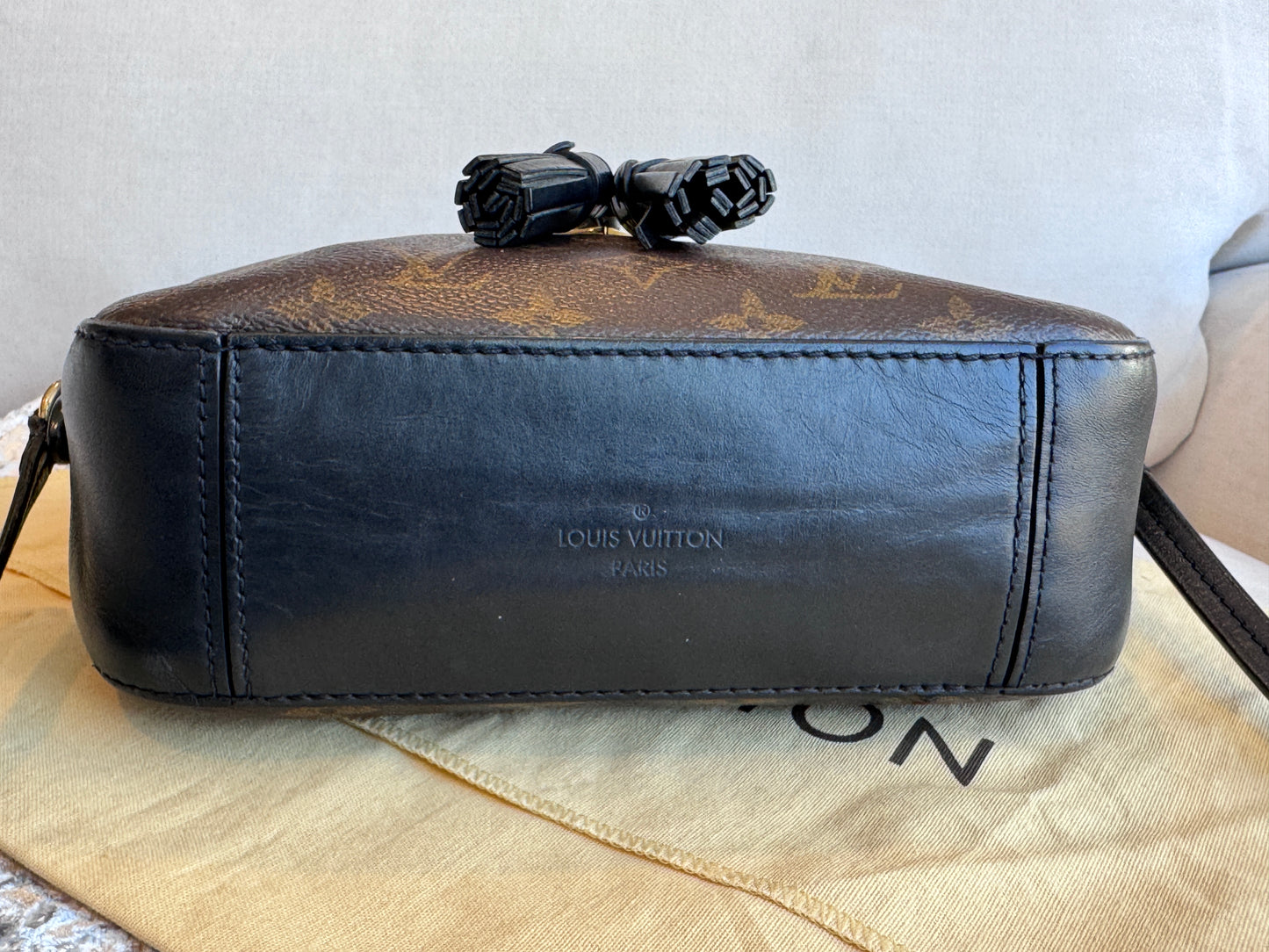 Louis Vuitton Saintonge Monogram Canvas Shoulder Bag Noir Black