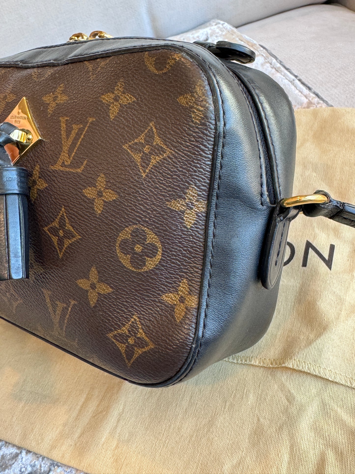 Louis Vuitton Saintonge Monogram Canvas Shoulder Bag Noir Black