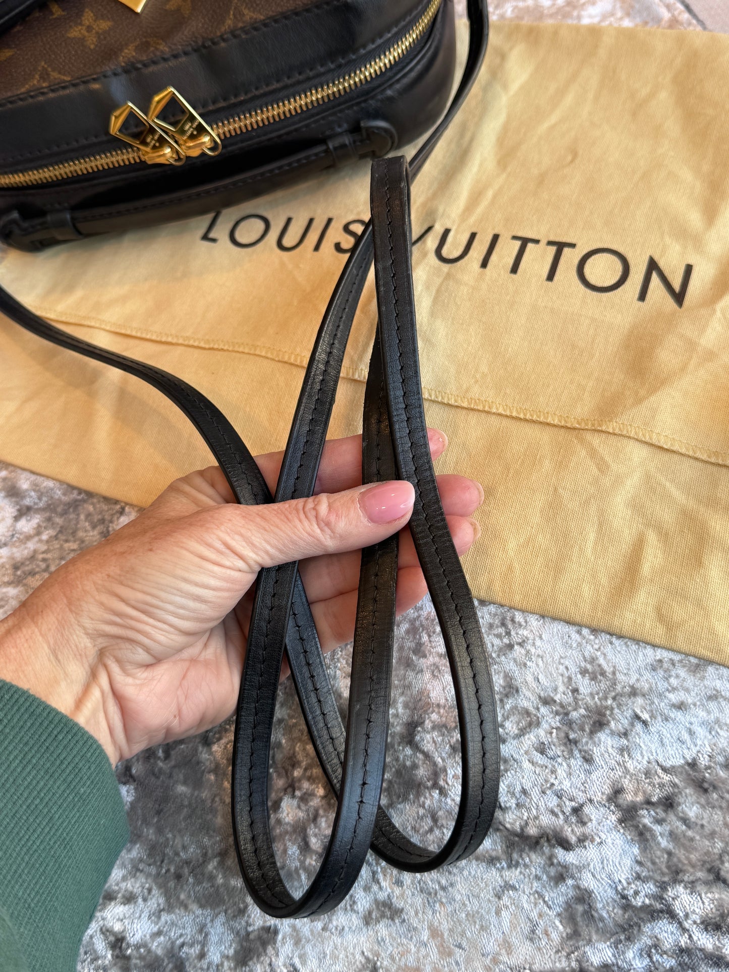 Louis Vuitton Saintonge Monogram Canvas Shoulder Bag Noir Black